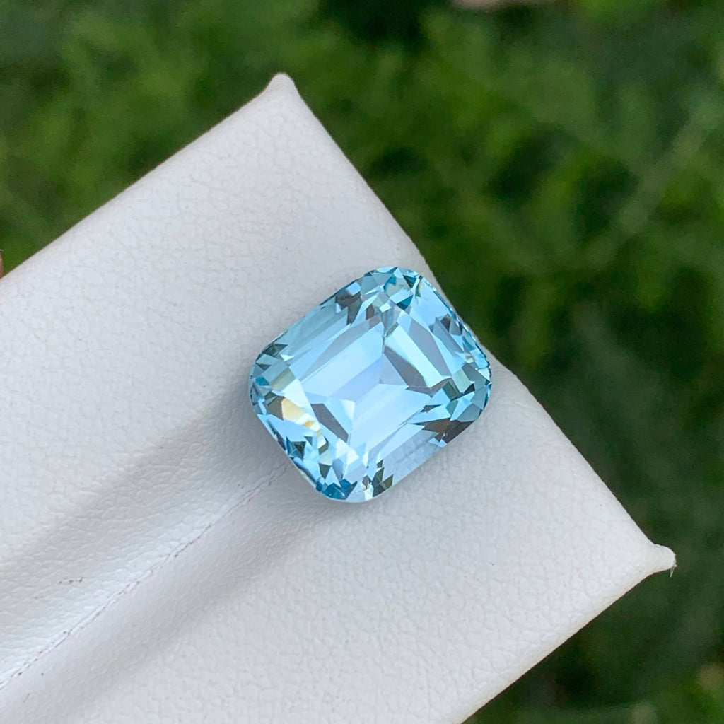 9.60 Carats Blue Topaz Stone
