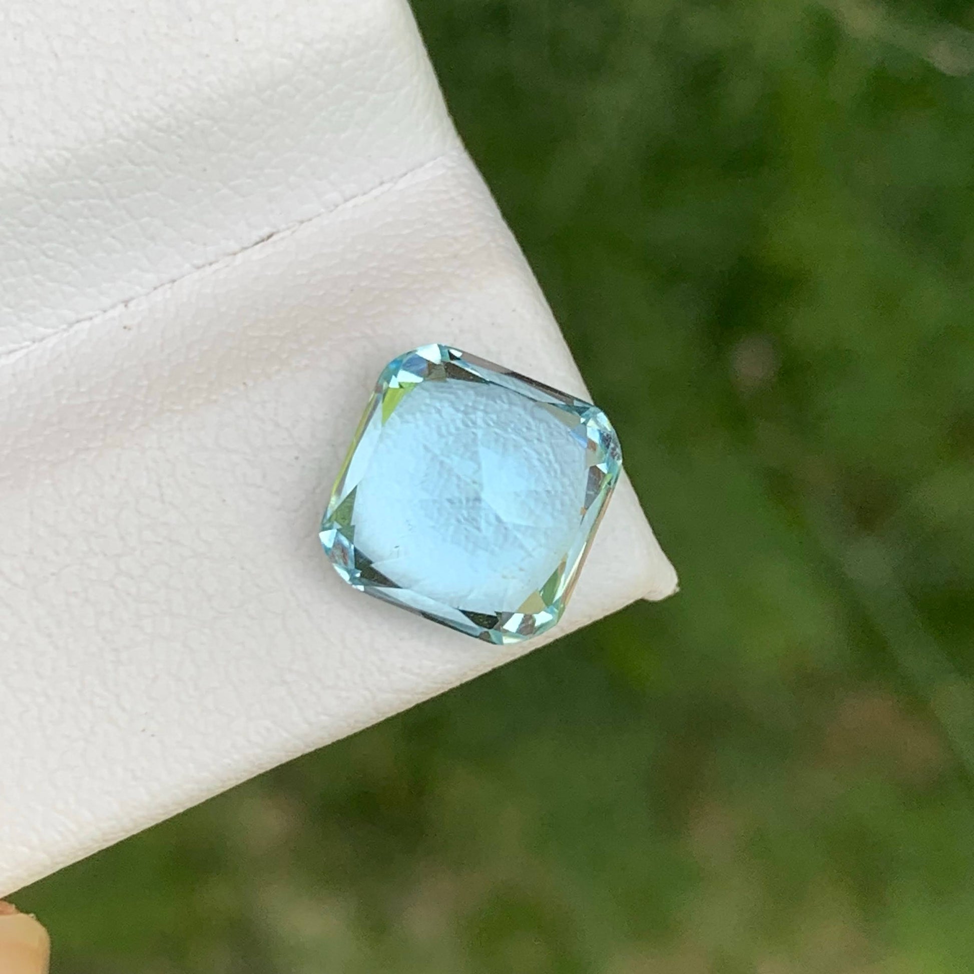 3.45 Carats Light Blue Aquamarine