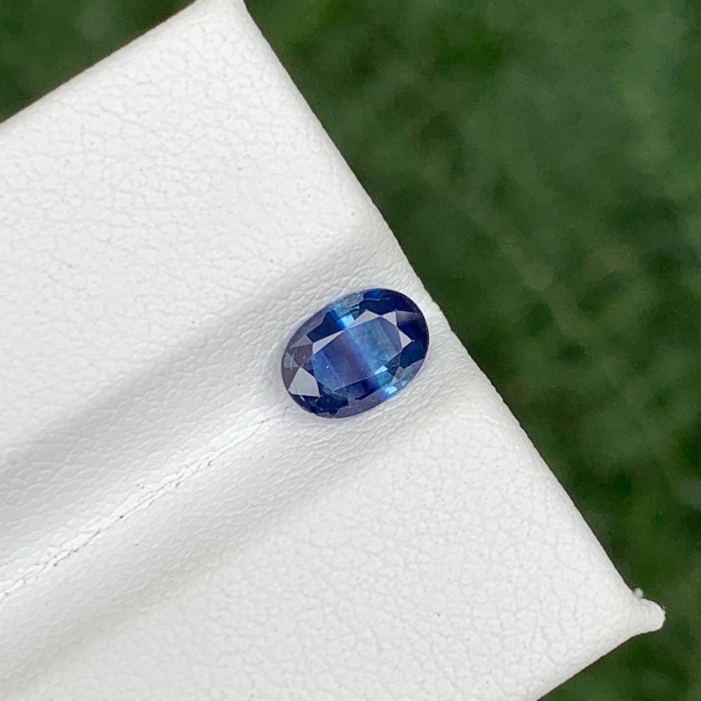 0.95 Carat Blue Sapphire Oval Cut