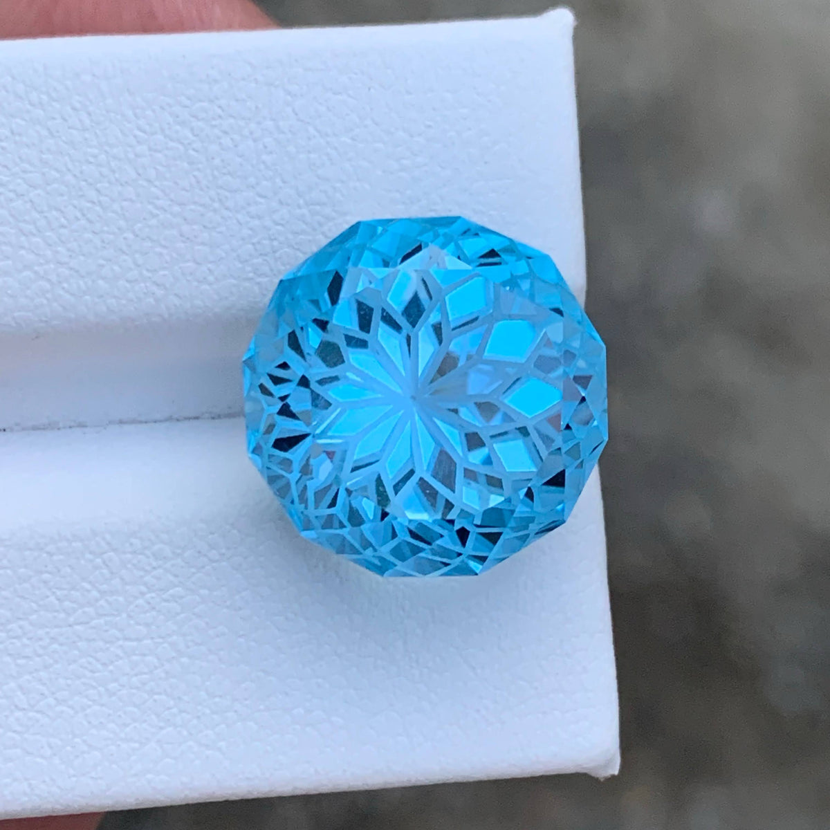 19.75 Carat Natural Loose Sky Blue Color Topaz Round Fancy Cut African Gemstone