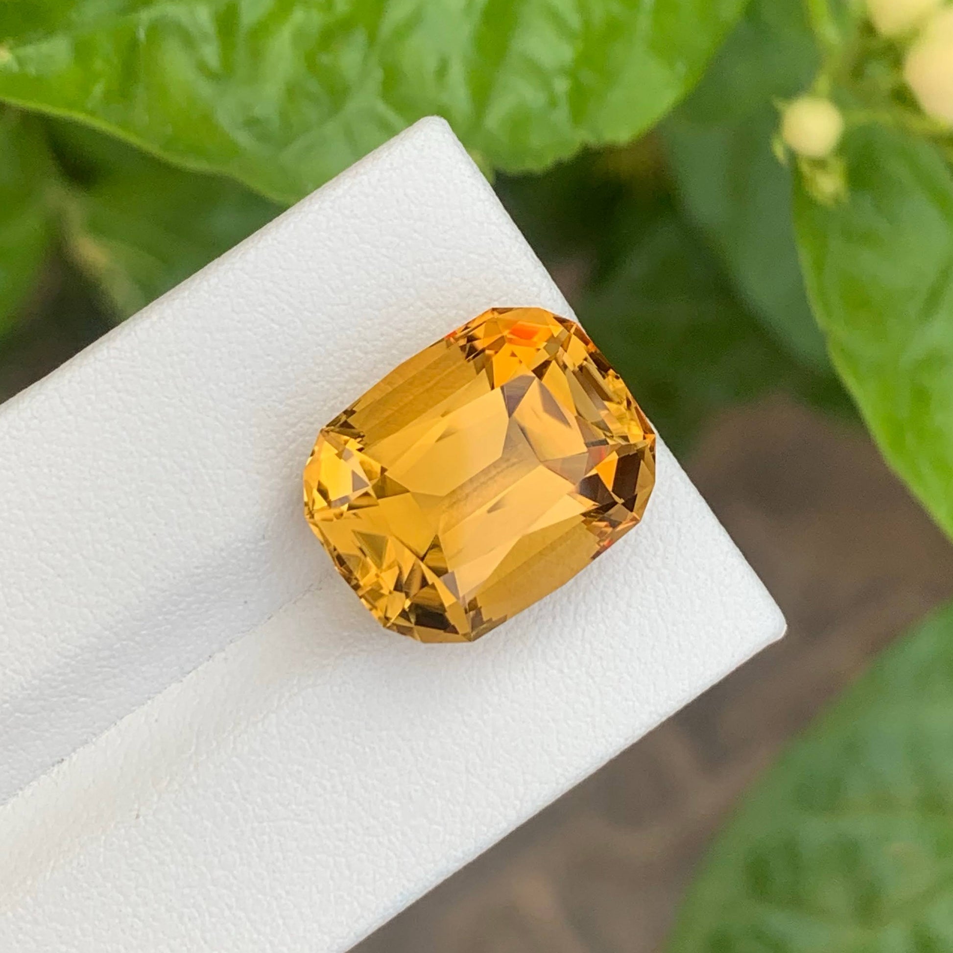 13.70 Carats Golden Citrine Stone 