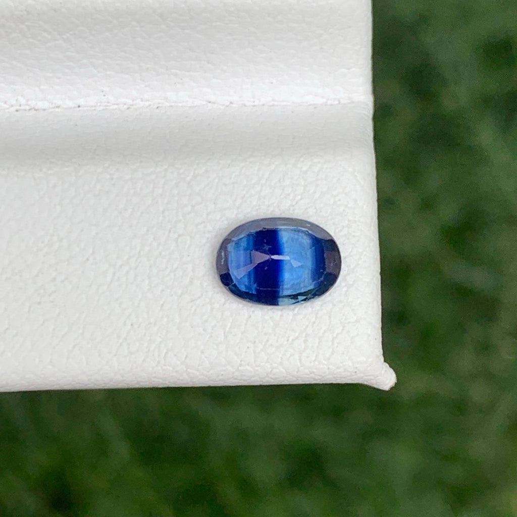 0.95 Carat Blue Sapphire Oval Cut