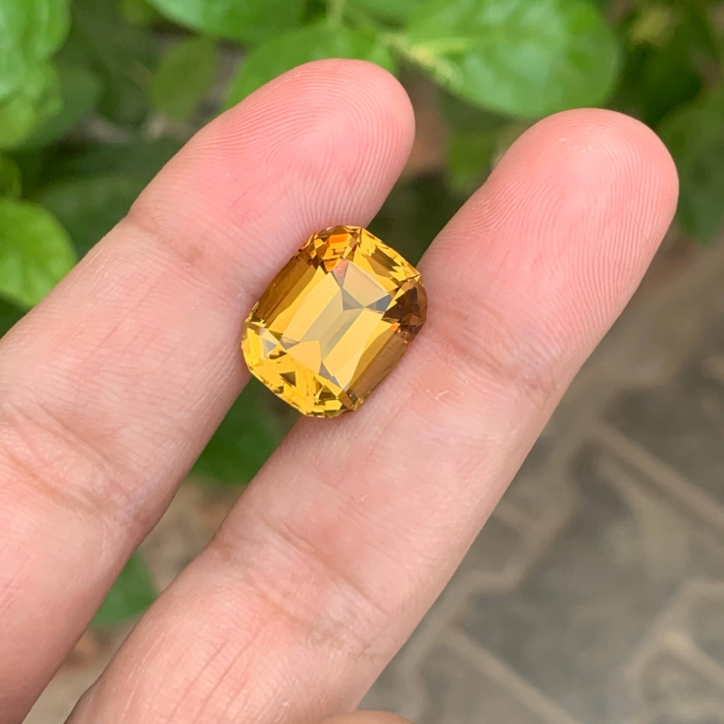 13.70 Carats Golden Citrine Stone 