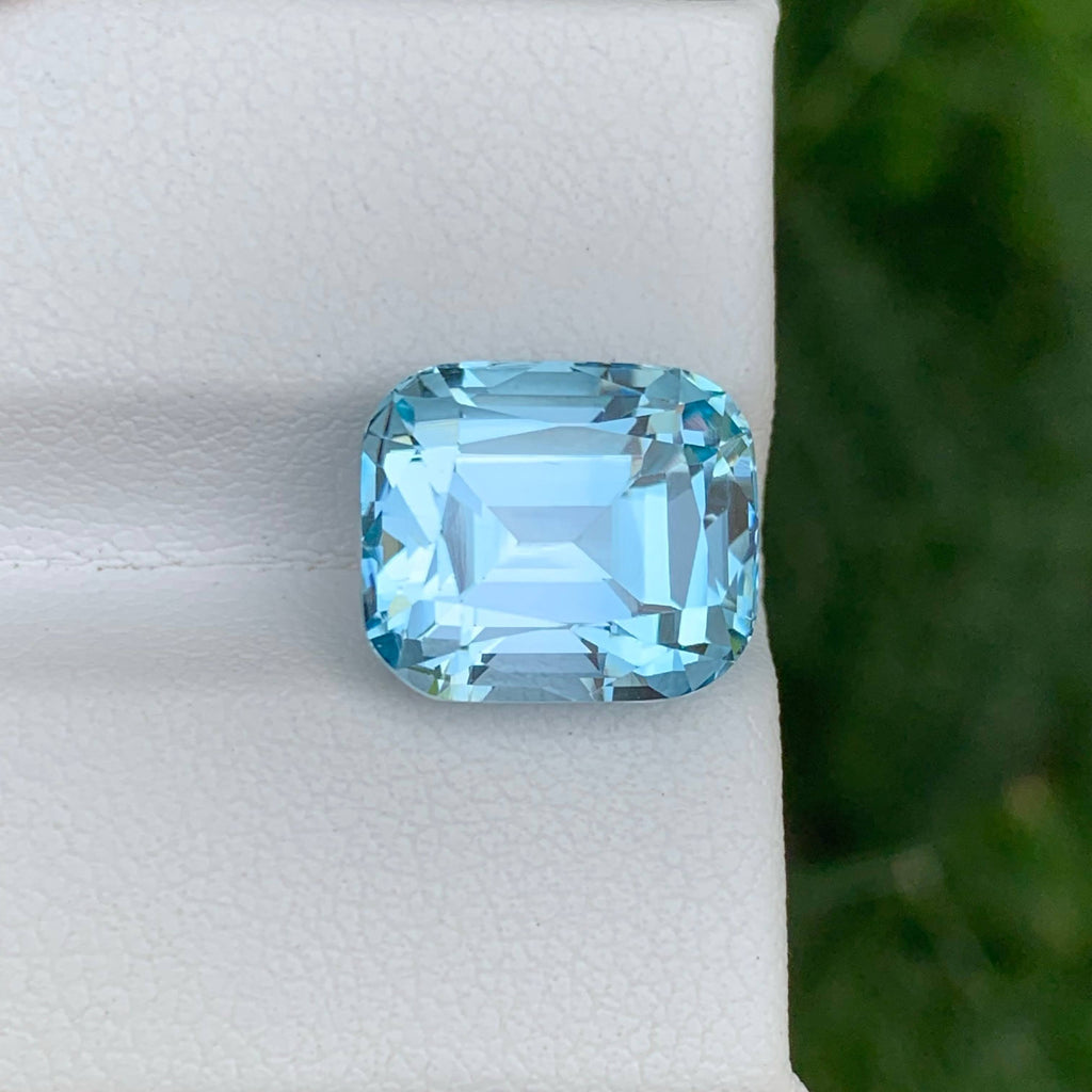 9.60 Carats Blue Topaz Stone