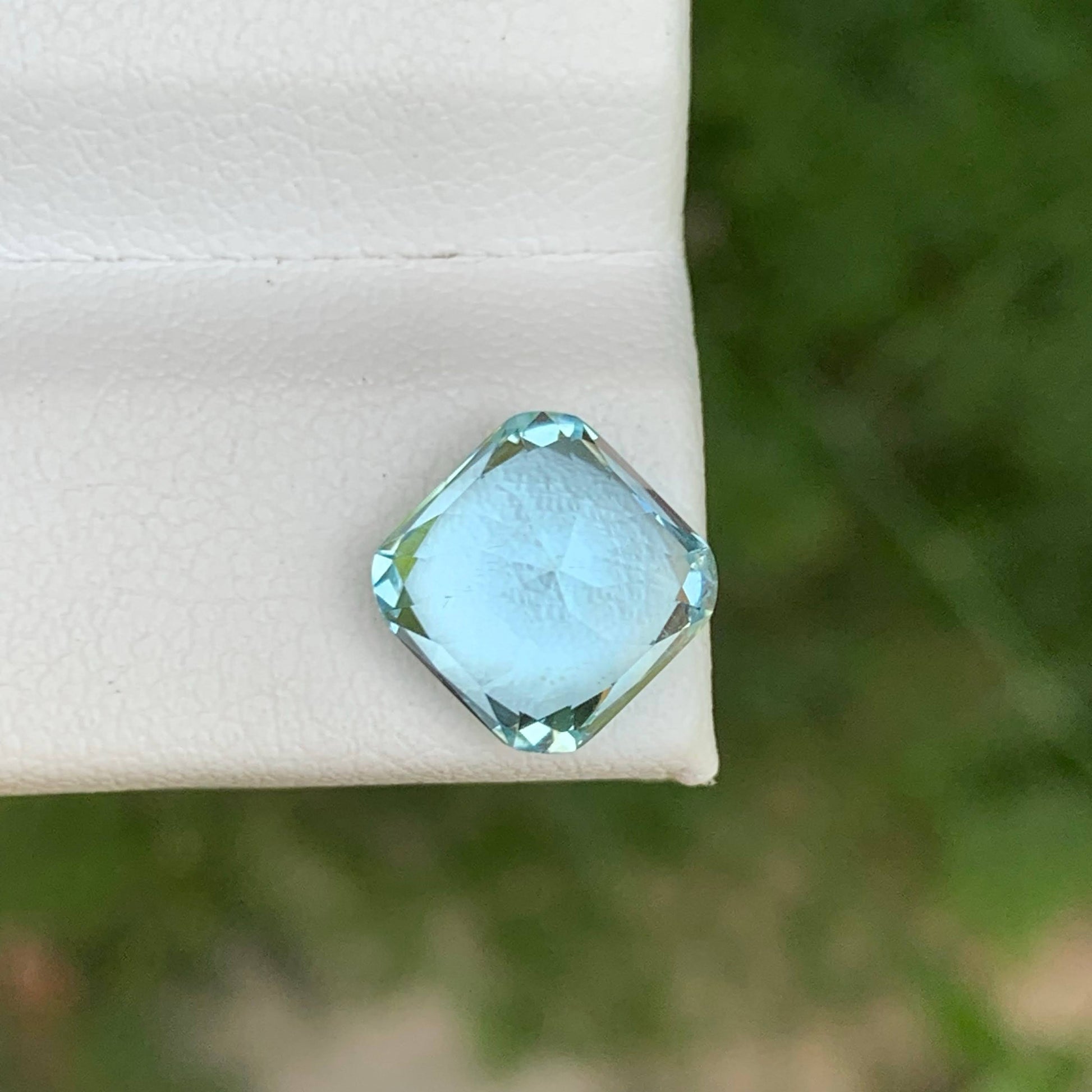 3.45 Carats Light Blue Aquamarine