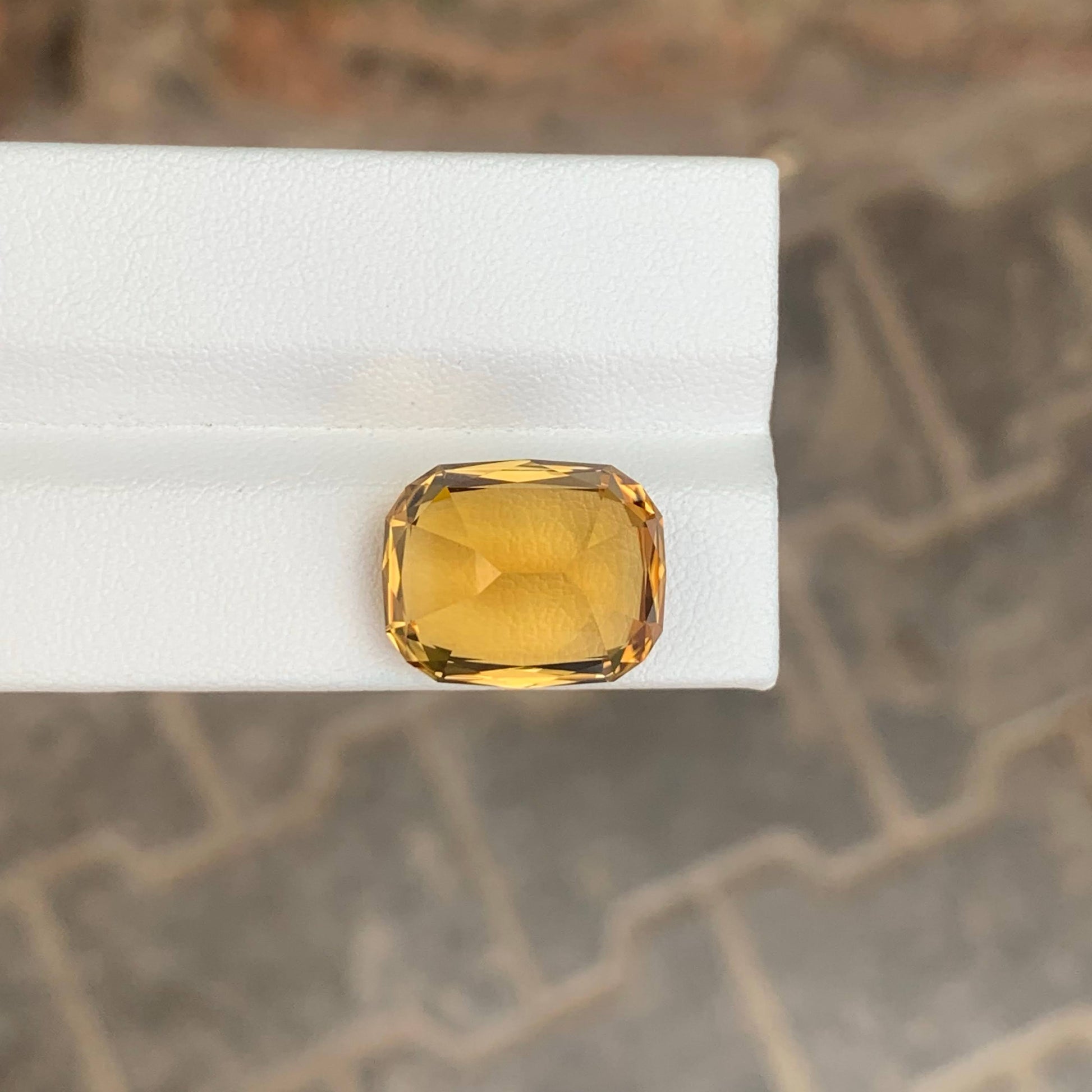 13.70 Carats Golden Citrine Stone 