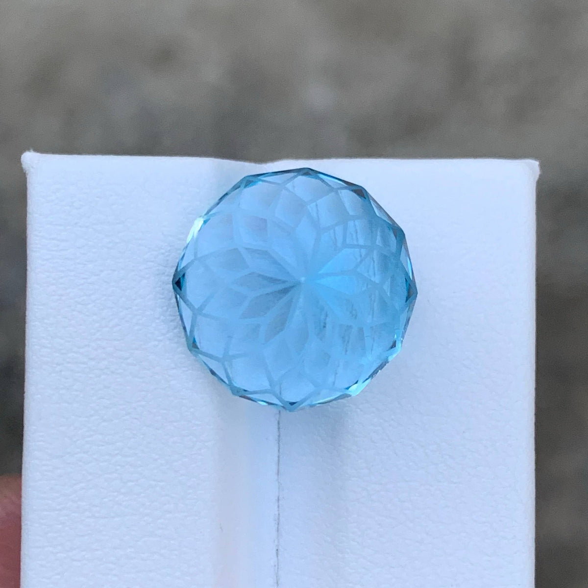 19.75 Carat Natural Loose Sky Blue Color Topaz Round Fancy Cut African Gemstone