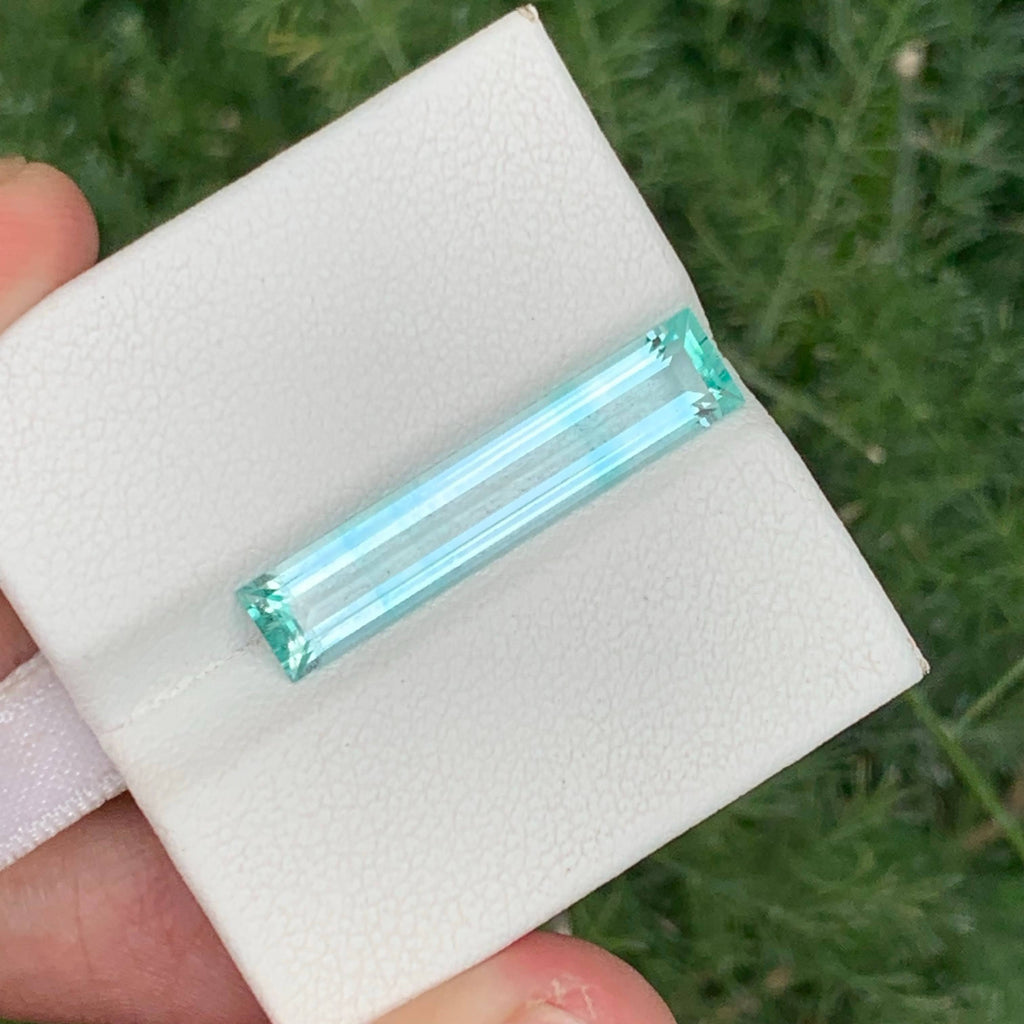 4.00 Carats Light Green Emerald