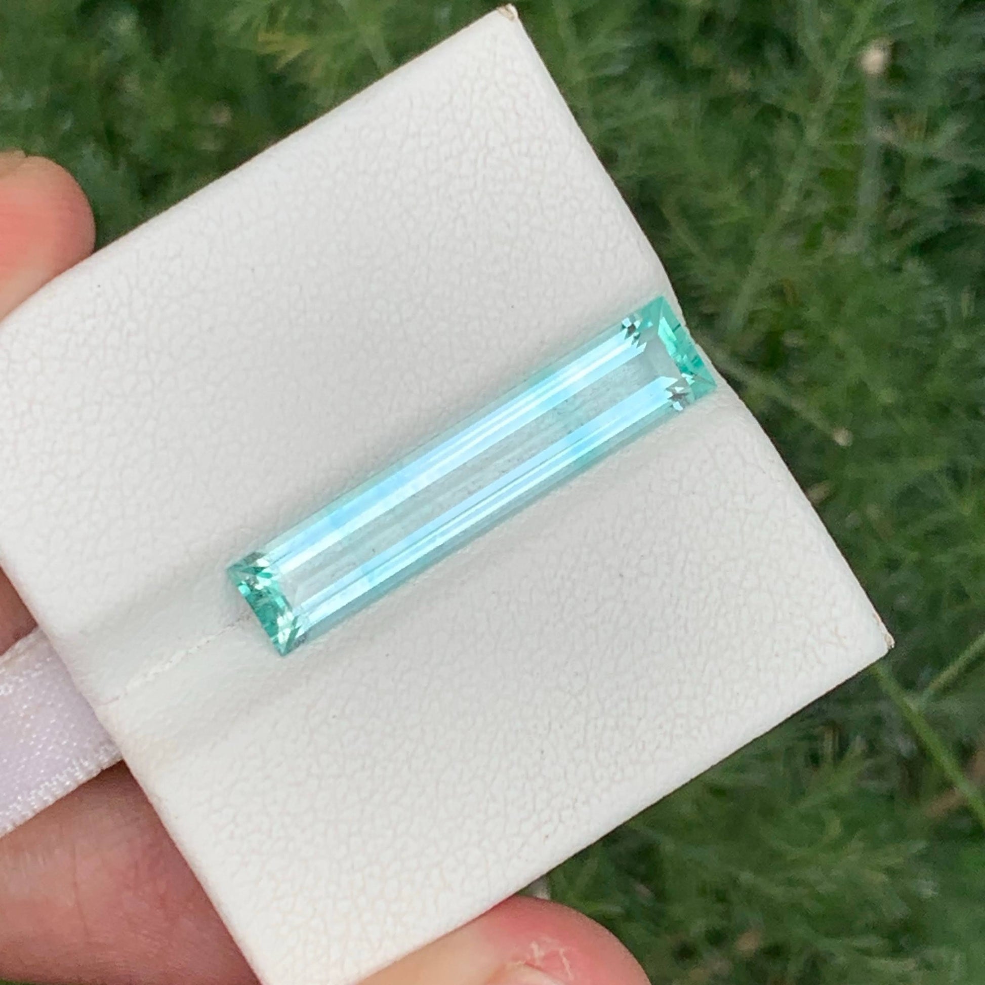 4.00 Carats Light Green Emerald