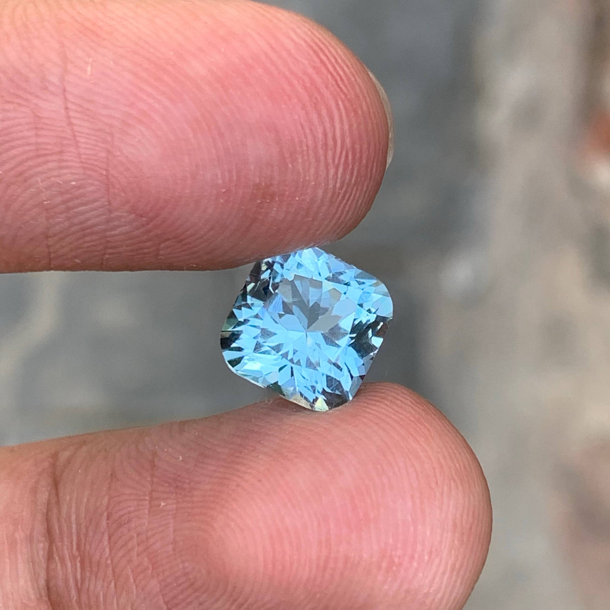 3.45 Carats Light Blue Aquamarine