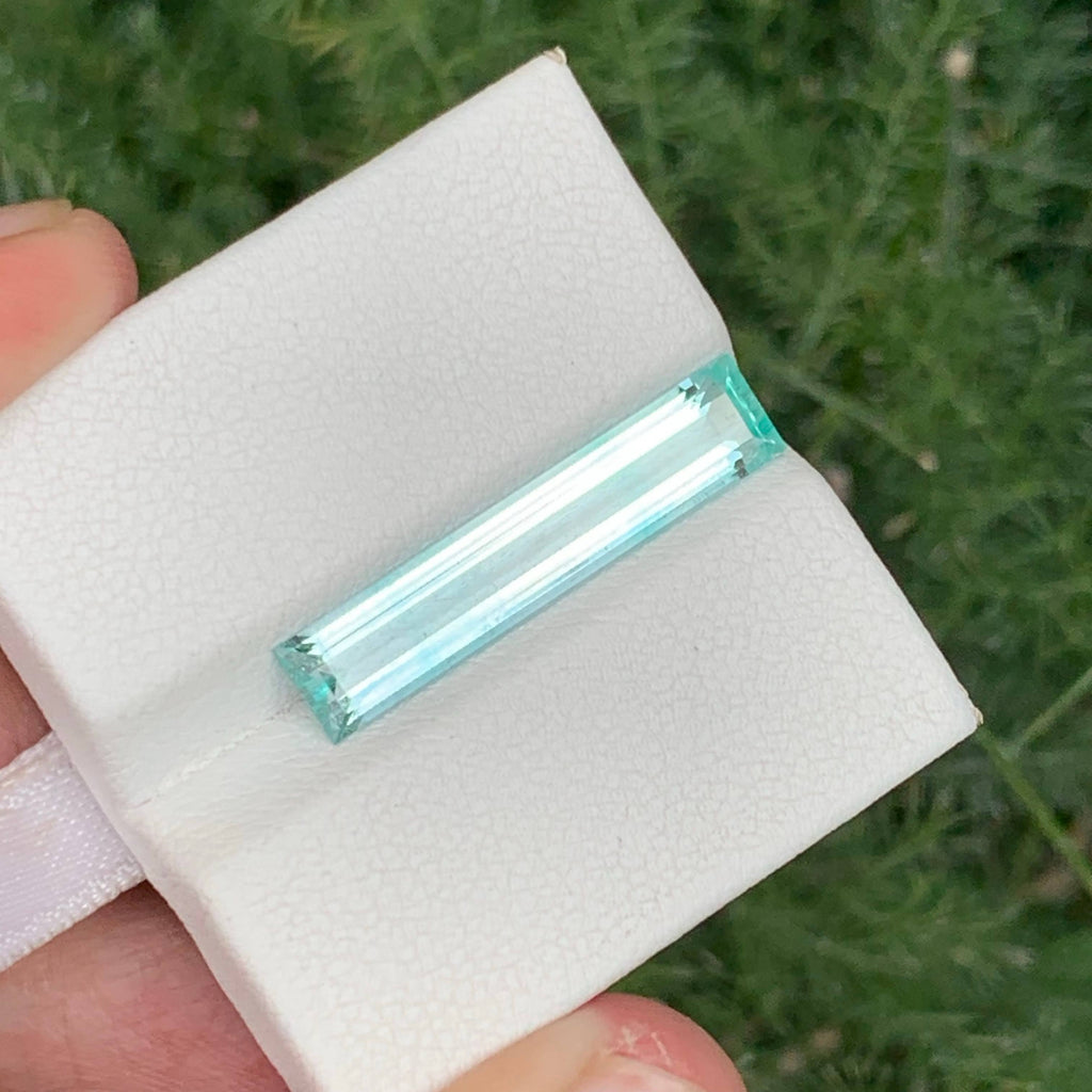 4.00 Carats Light Green Emerald