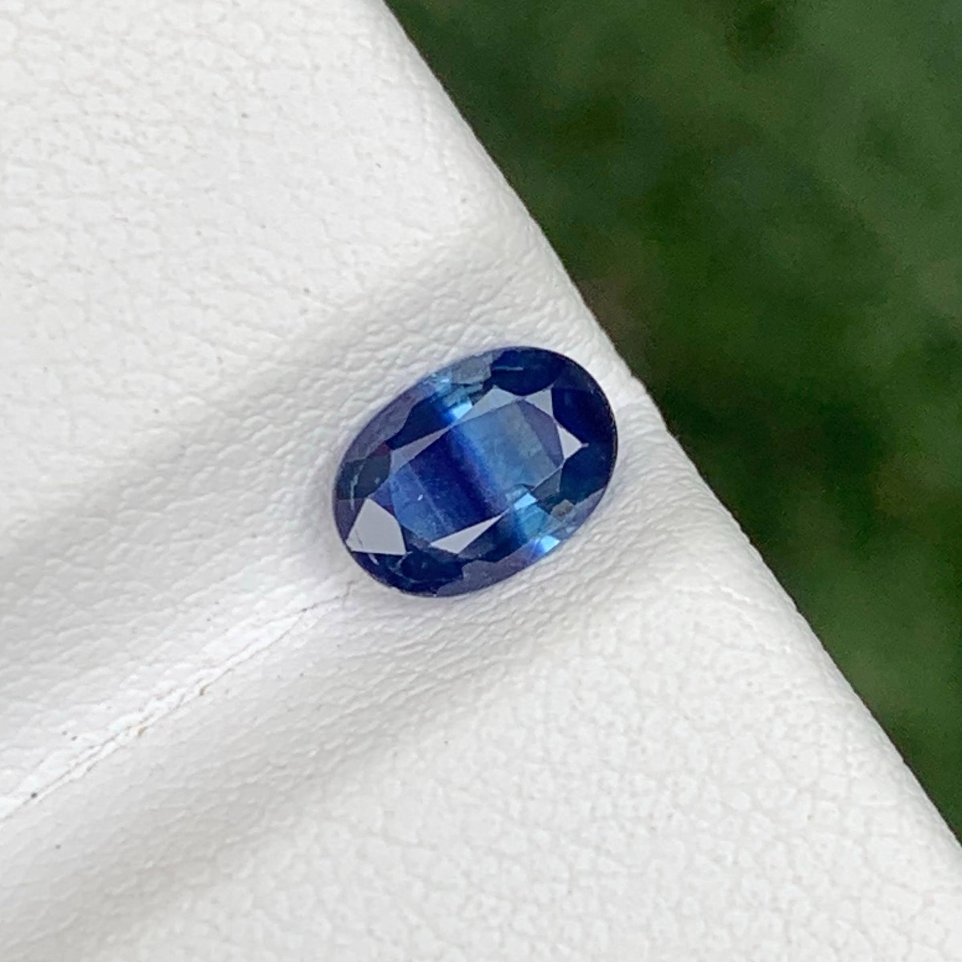 0.95 Carat Blue Sapphire Oval Cut
