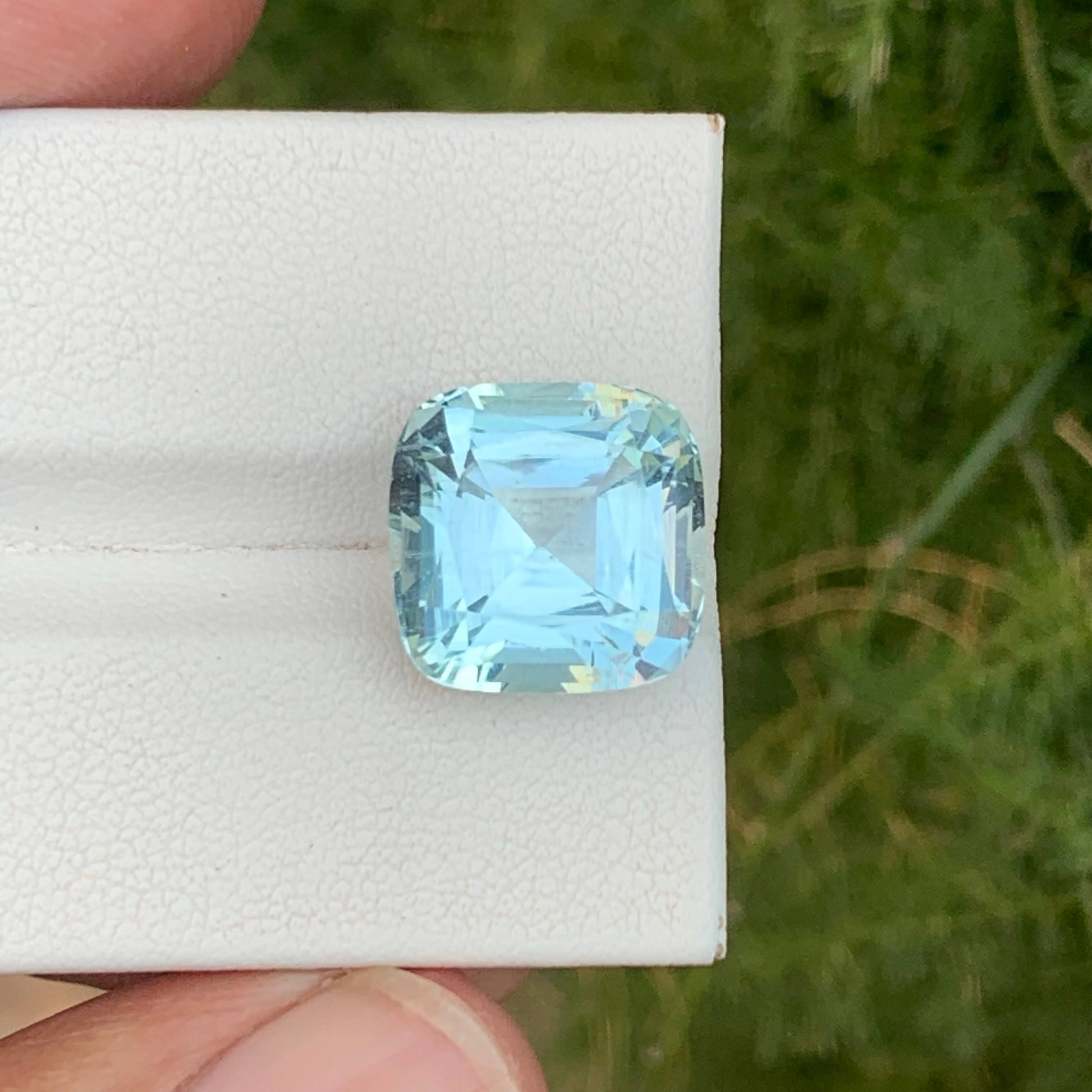 9.70 Carats Light Blue Aquamarine 