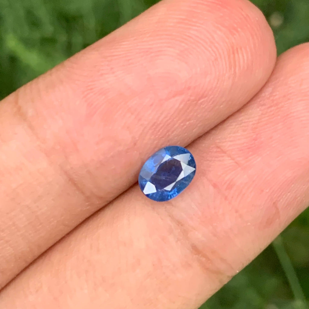 1.20 Carat Blue Sapphire Oval Cut