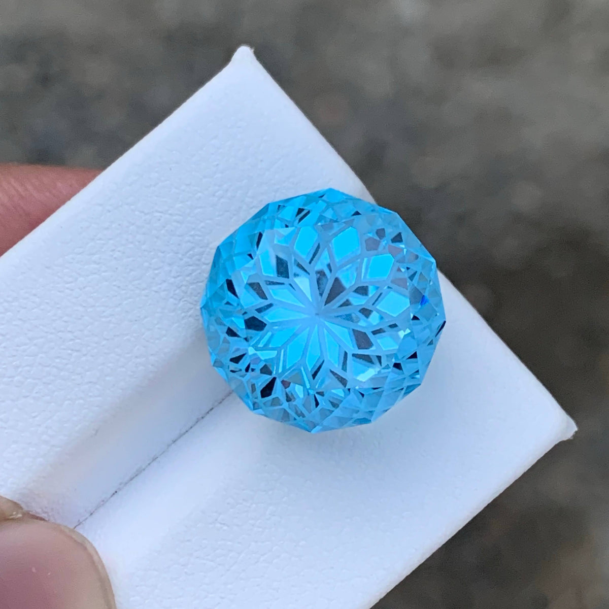 19.75 Carat Natural Loose Sky Blue Color Topaz Round Fancy Cut African Gemstone