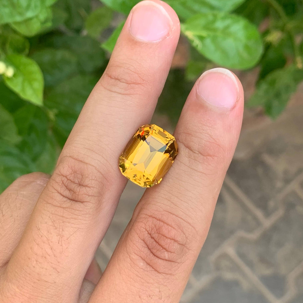 13.70 Carats Golden Citrine Stone 
