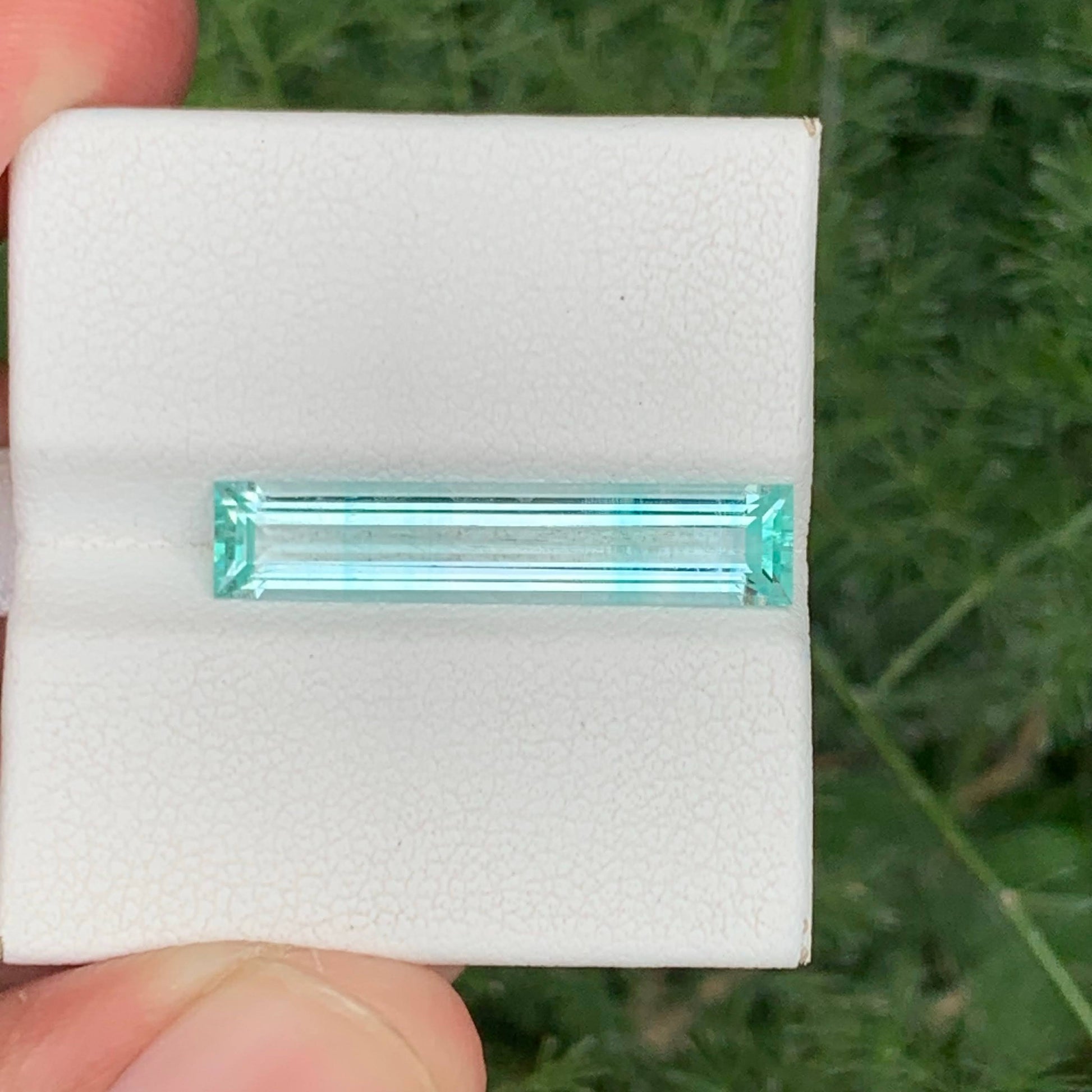 4.00 Carats Light Green Emerald