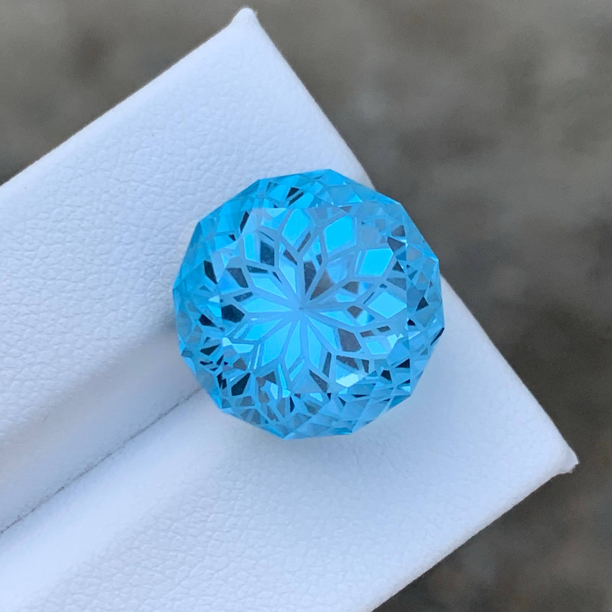 19.75 Carat Natural Loose Sky Blue Color Topaz Round Fancy Cut African Gemstone