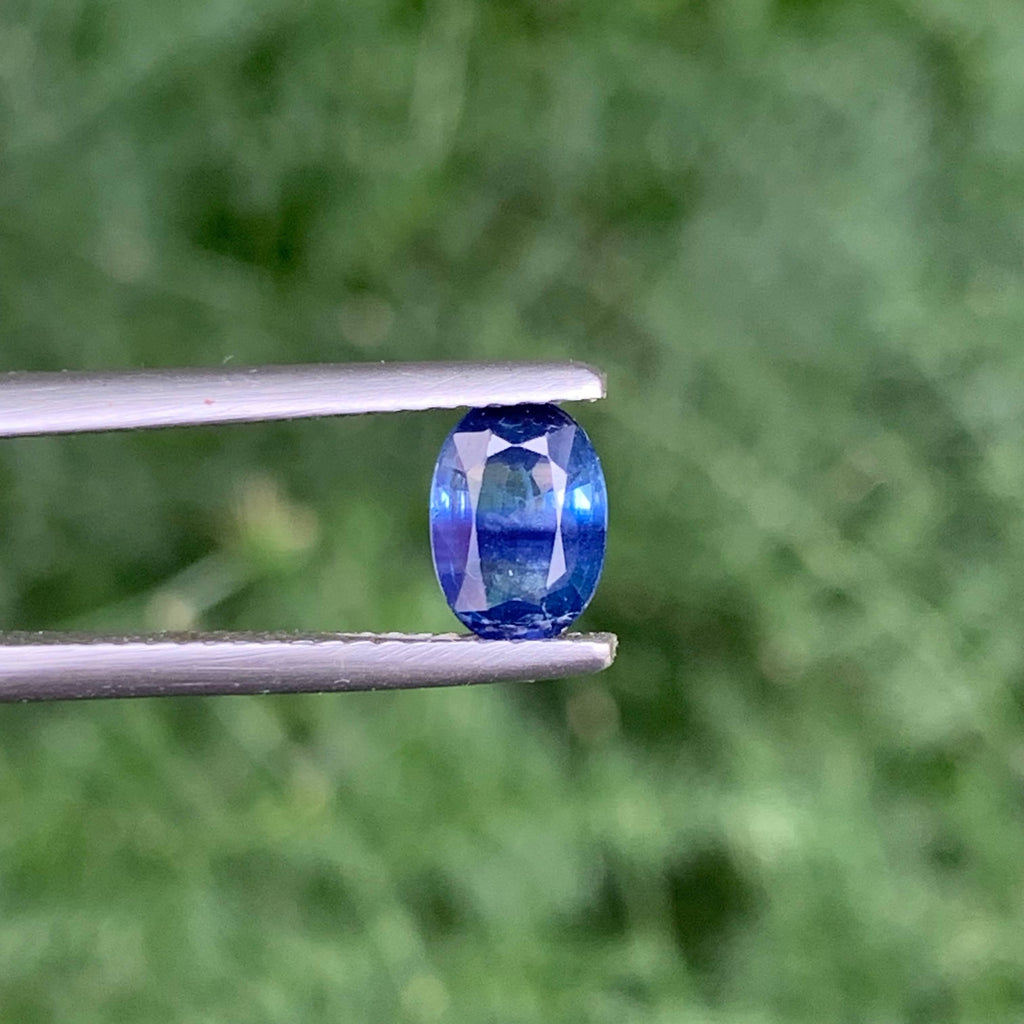 0.95 Carat Blue Sapphire Oval Cut