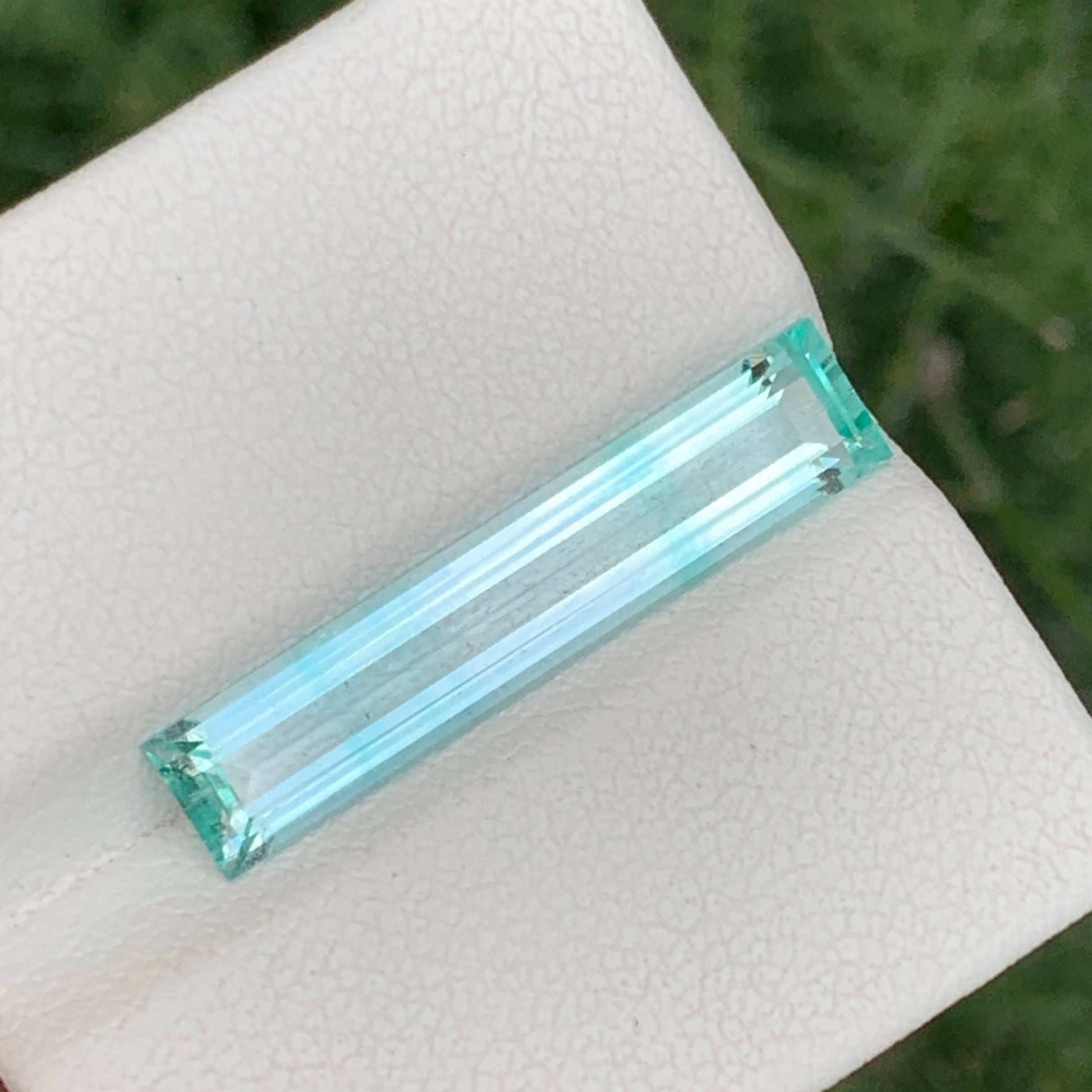 4.00 Carats Light Green Emerald