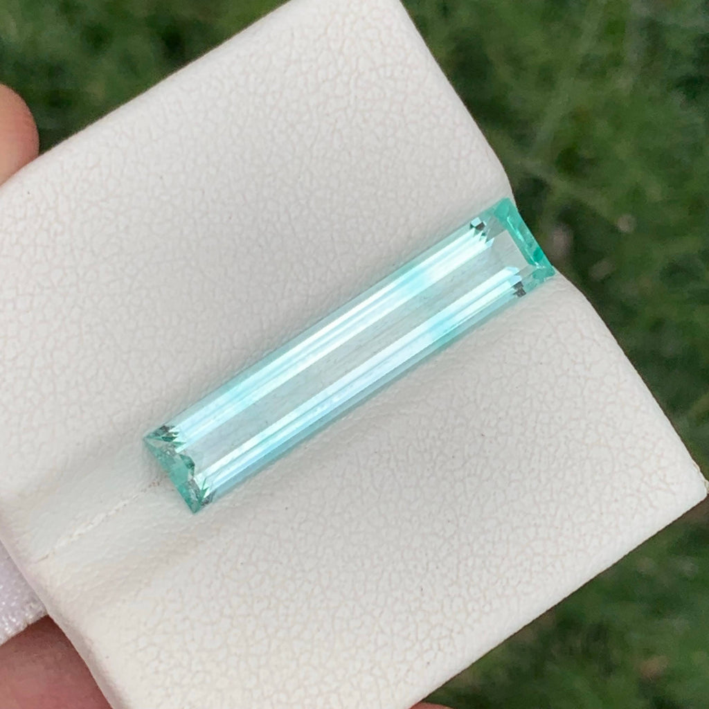 4.00 Carats Light Green Emerald