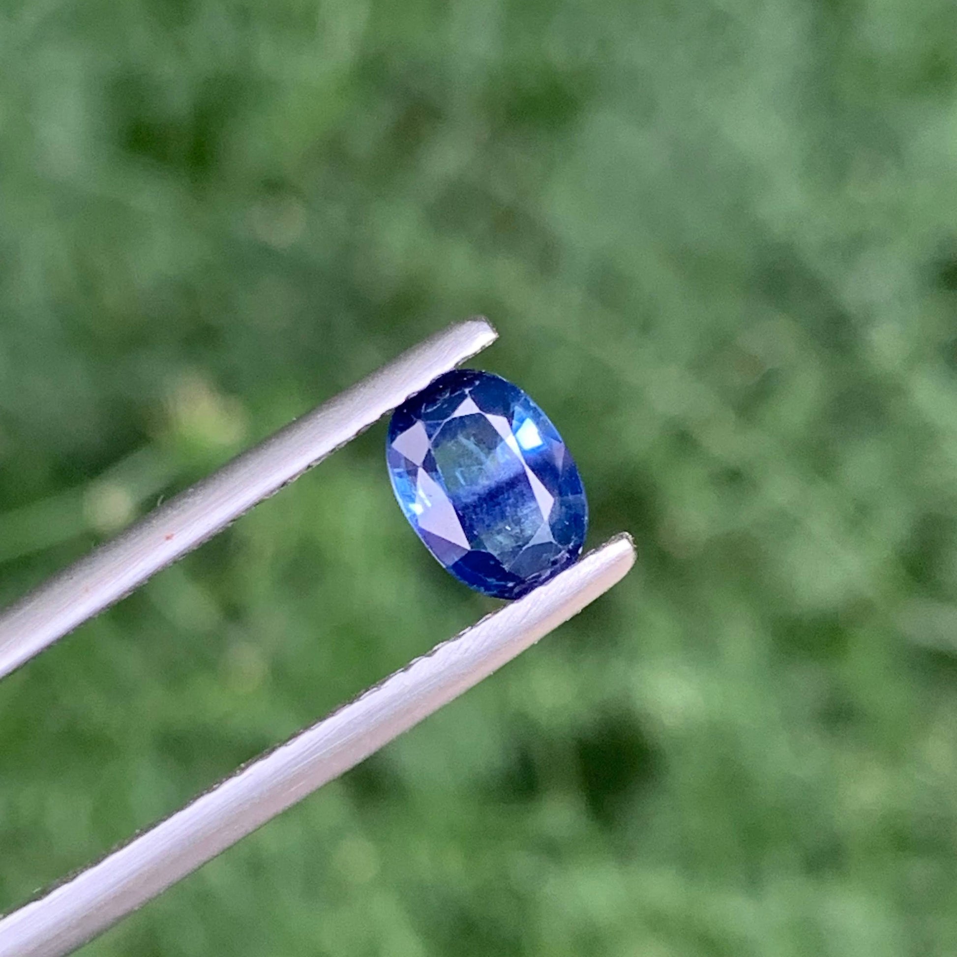 0.95 Carat Blue Sapphire Oval Cut