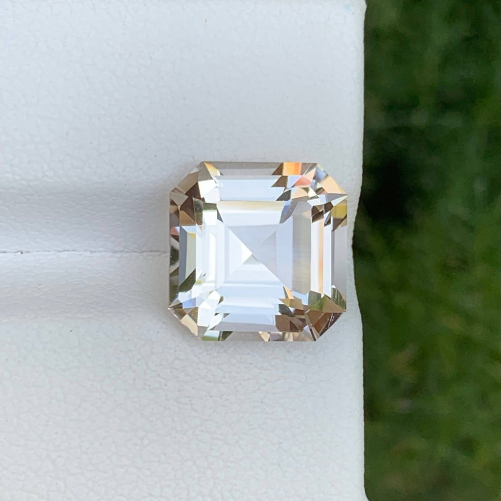 8.05 Carats Golden Topaz Stone