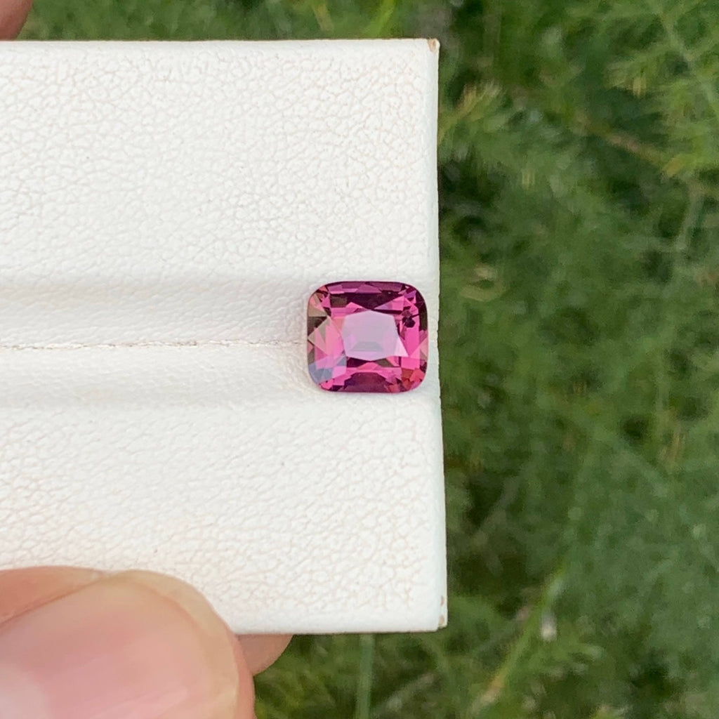 1.90 Carats Purplish Pink Spinel 