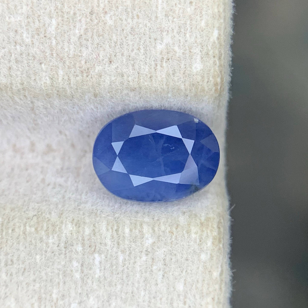 2-00-carat-natural-blue-sapphire-oval-cut-sri-lankan-gemstone