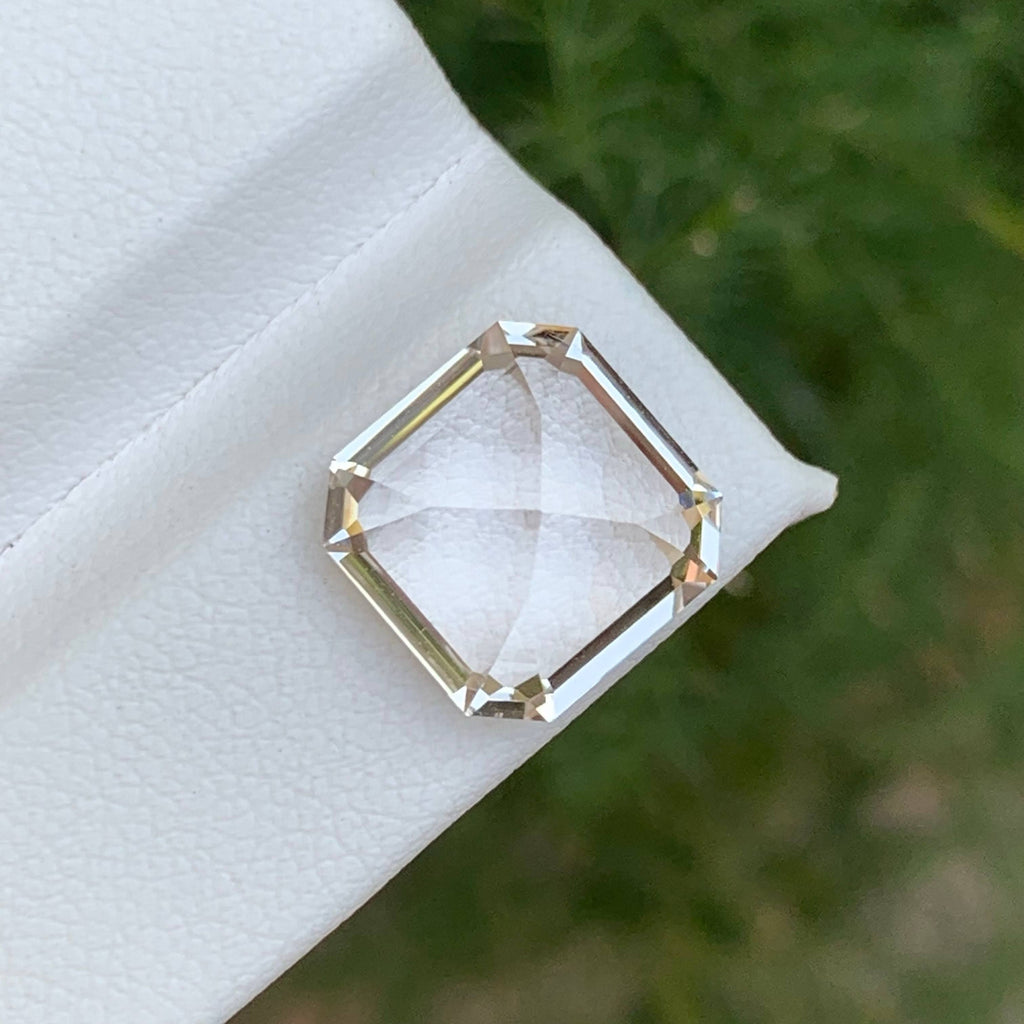 8.05 Carats Golden Topaz Stone
