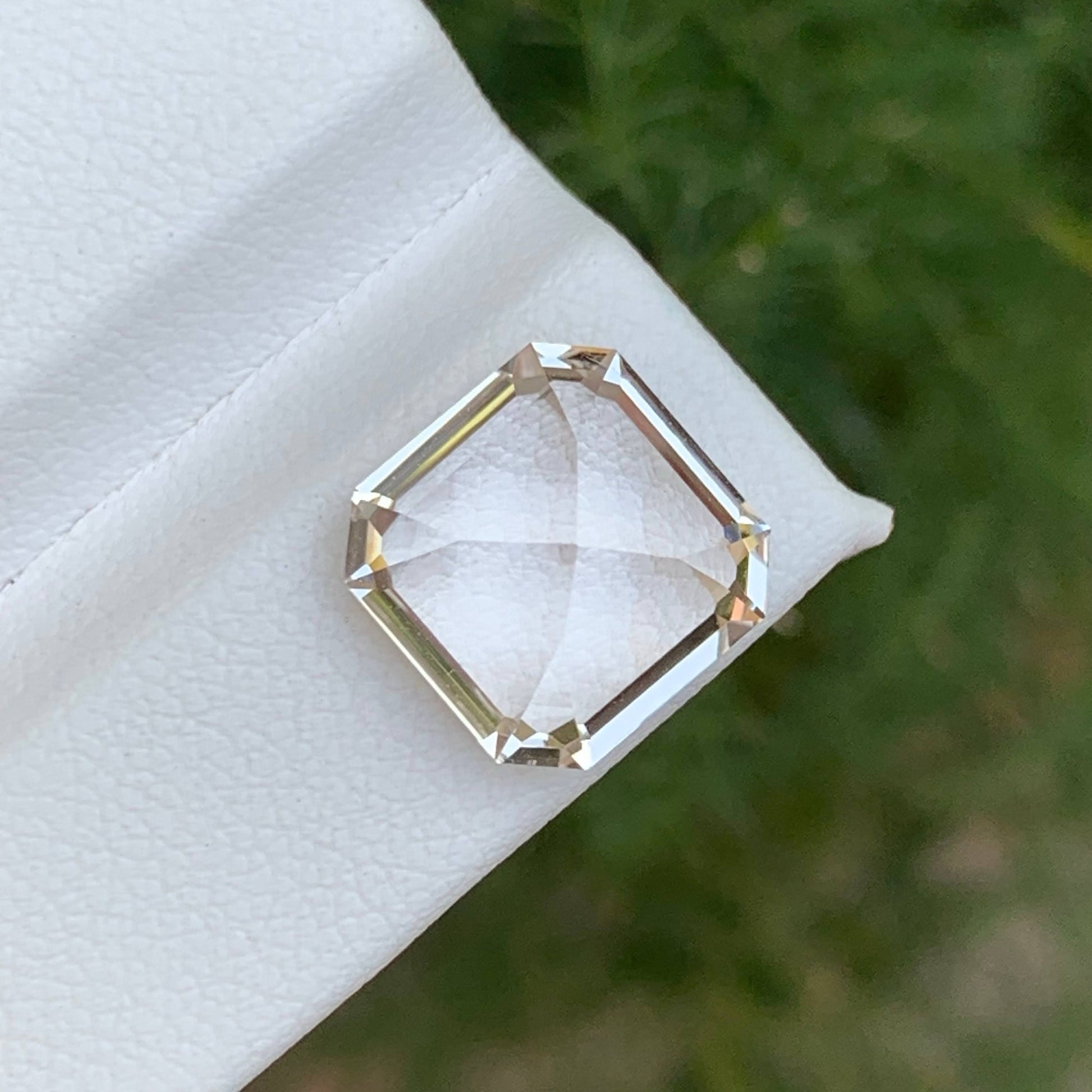 8.05 Carats Golden Topaz Stone