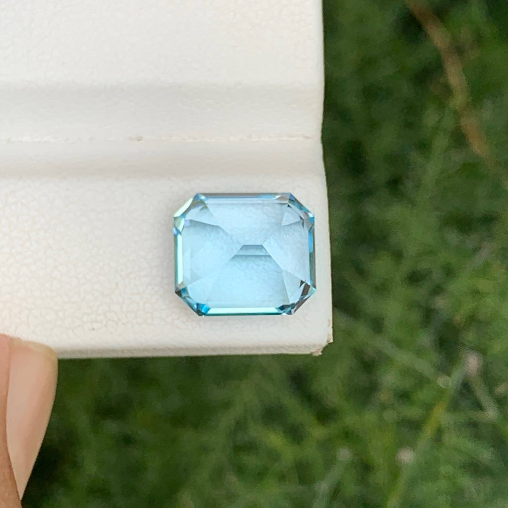 8.20 Carats Sky Blue Topaz