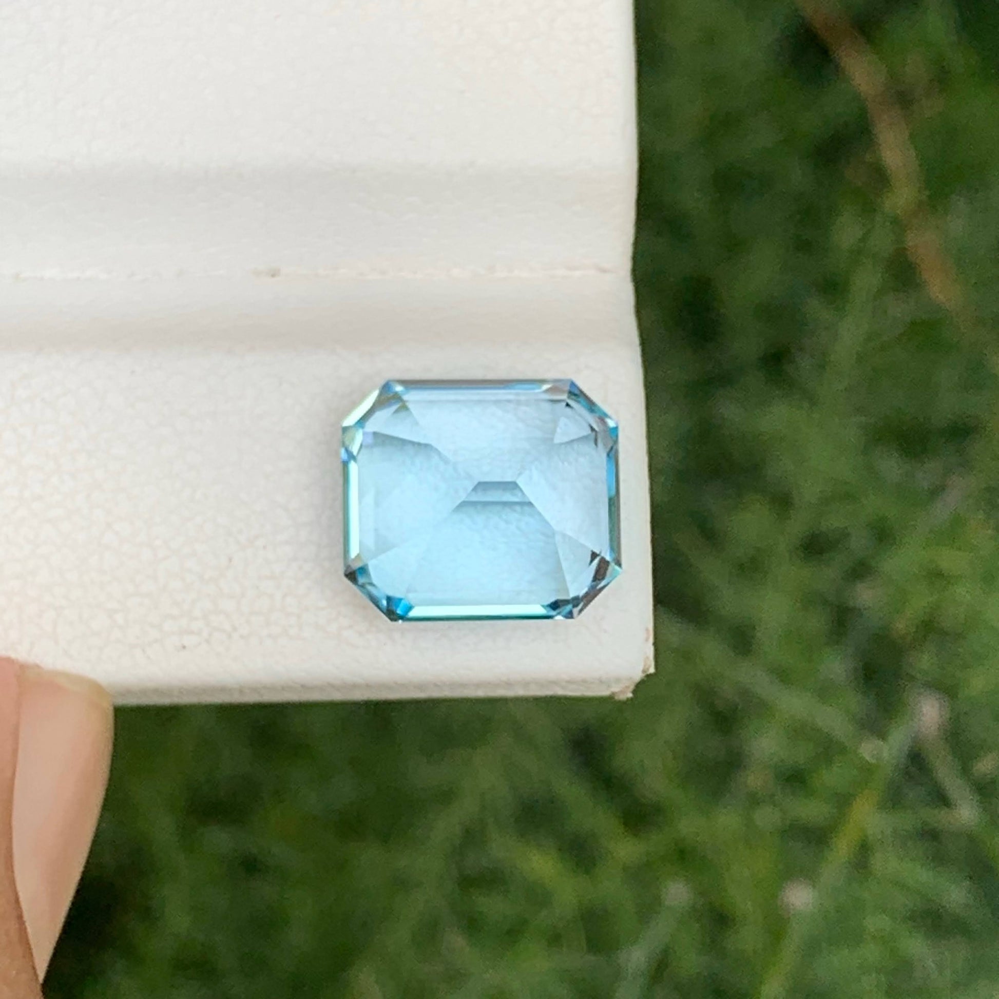 8.20 Carats Sky Blue Topaz