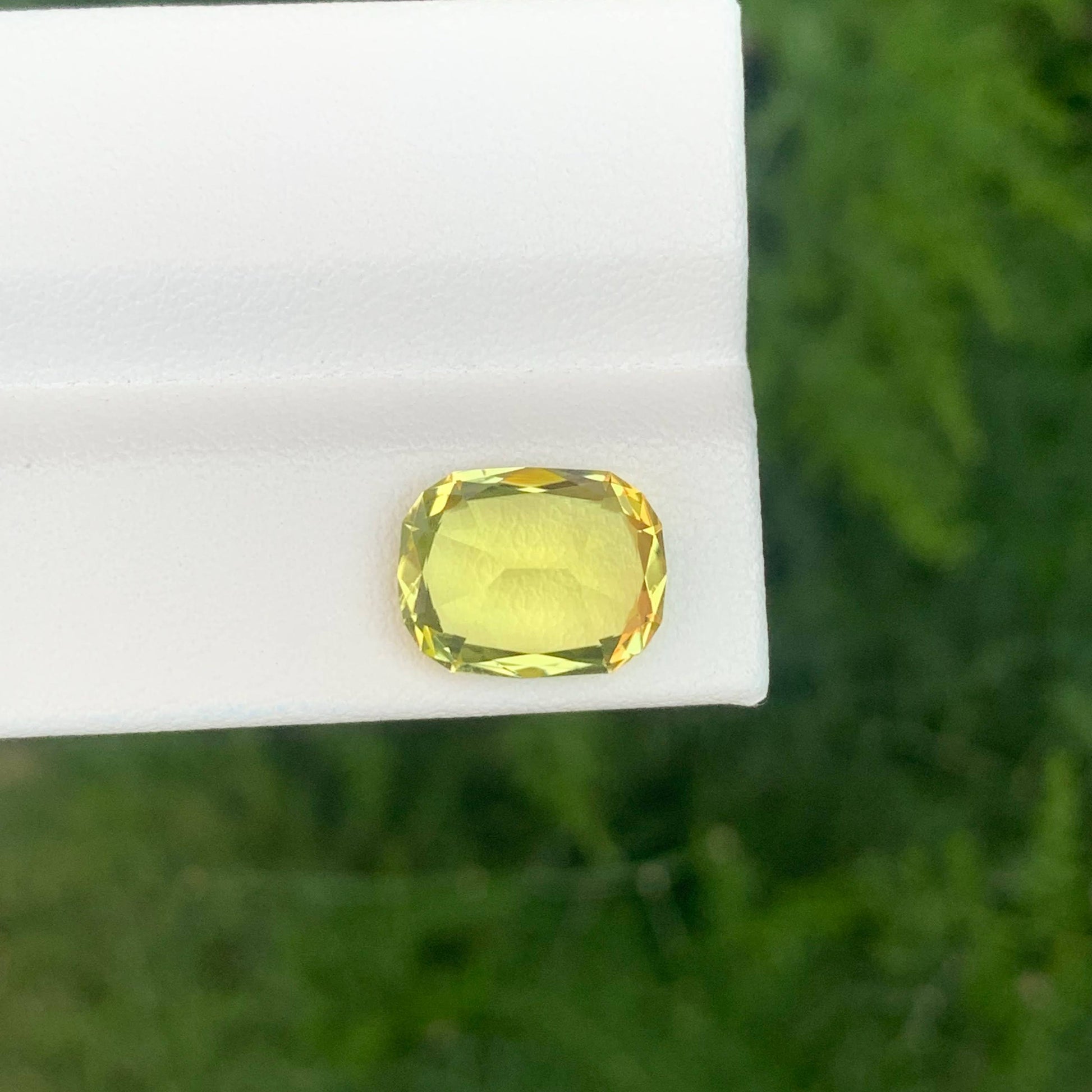 3.55 Carats Lemon Citrine Oval 