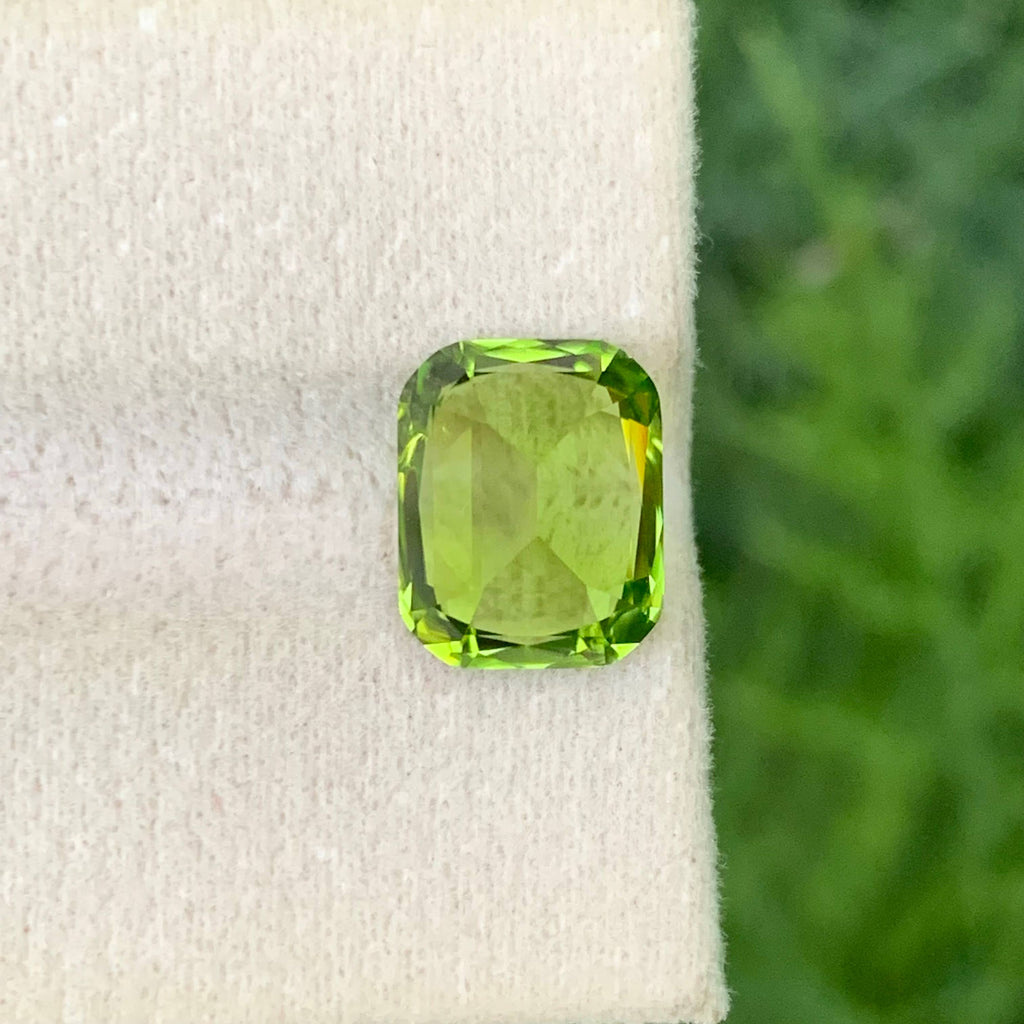 4.45 Carat Natural Loose Apple Green Peridot Cushion Cut from Pakistan Gemstone