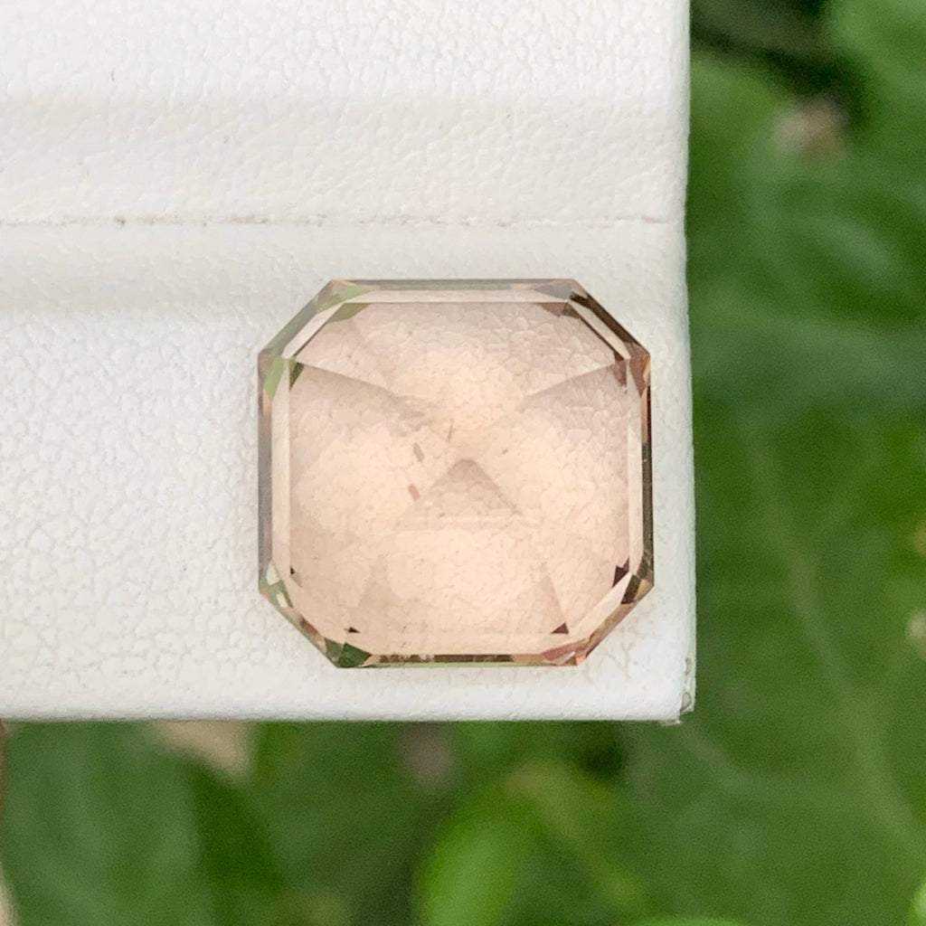 15.90 Carats Golden Topaz Stone