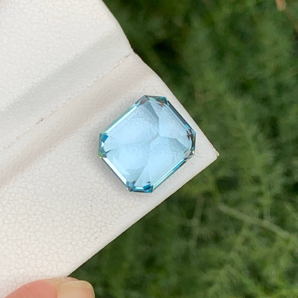 8.20 Carats Sky Blue Topaz