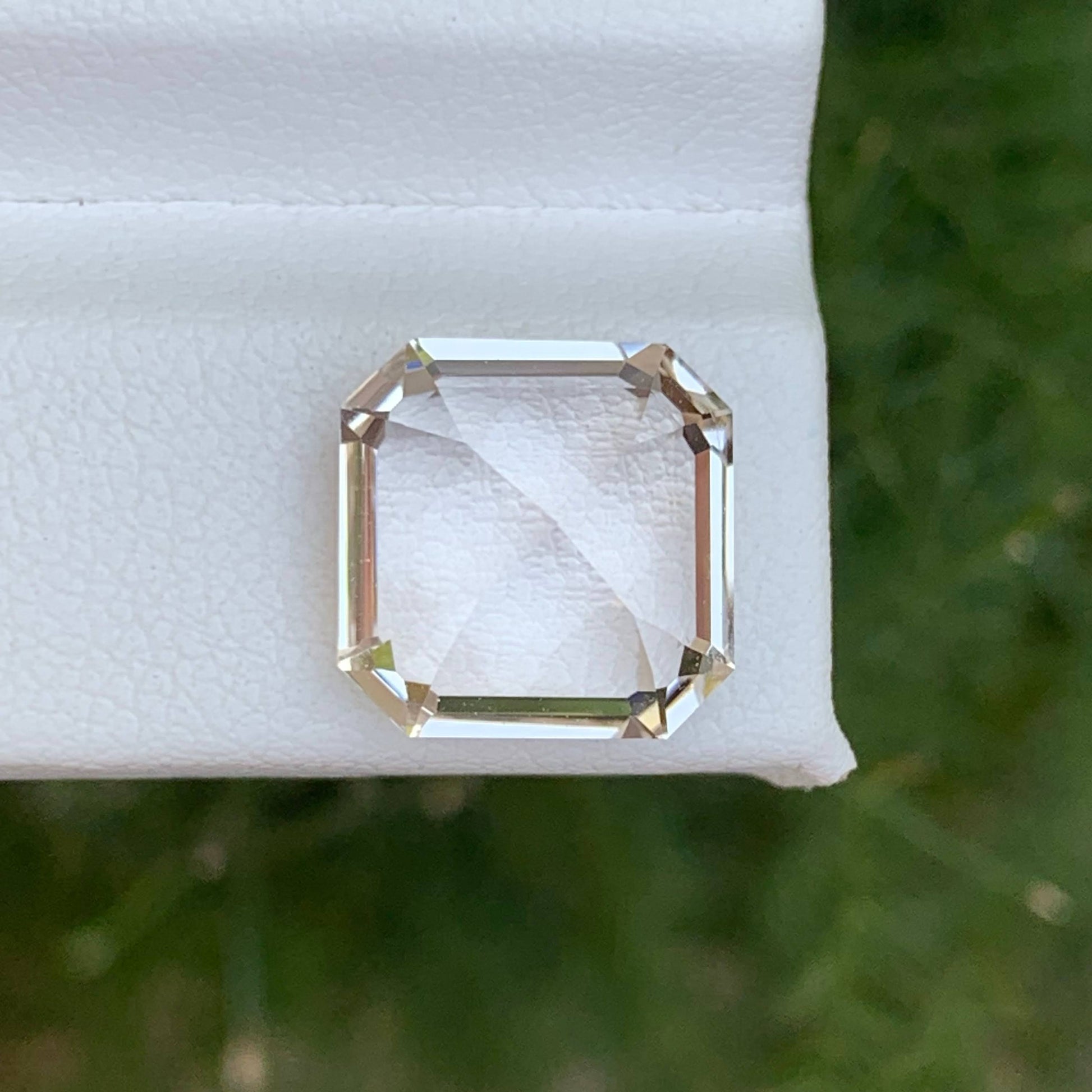 8.05 Carats Golden Topaz Stone