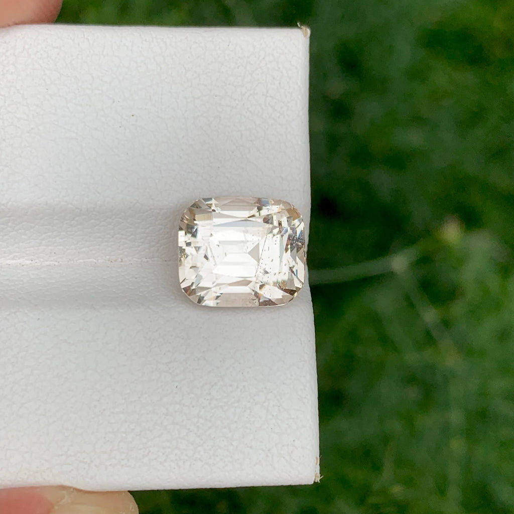 5.80 Carats Golden Topaz Stone