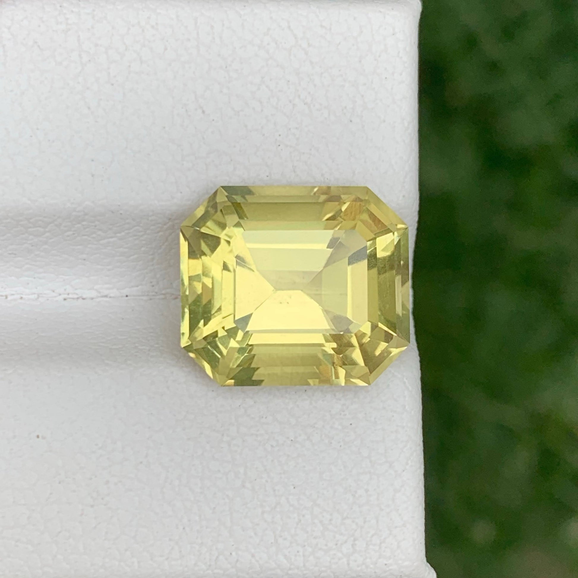 7.40 Carats Lemon Citrine Emerald