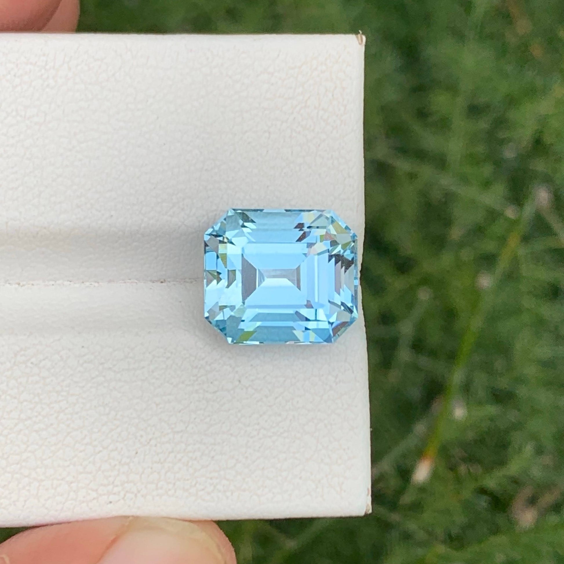 8.20 Carats Sky Blue Topaz