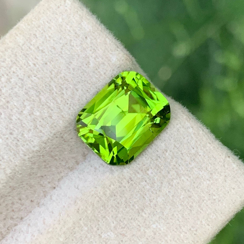 4.45 Ct Natural Apple Green Peridot