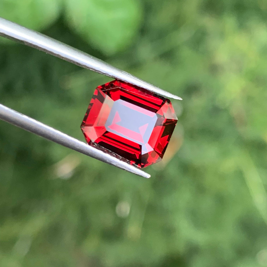 4.65 Ct Natural Sweet Red Garnet Emerald