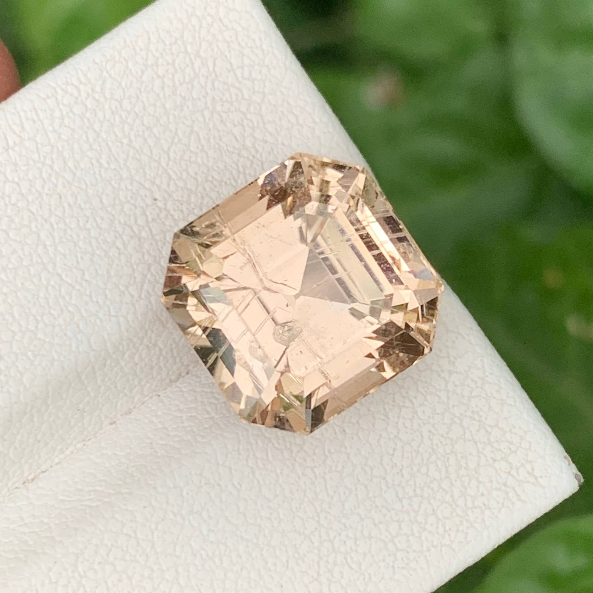 15.90 Carats Golden Topaz Stone