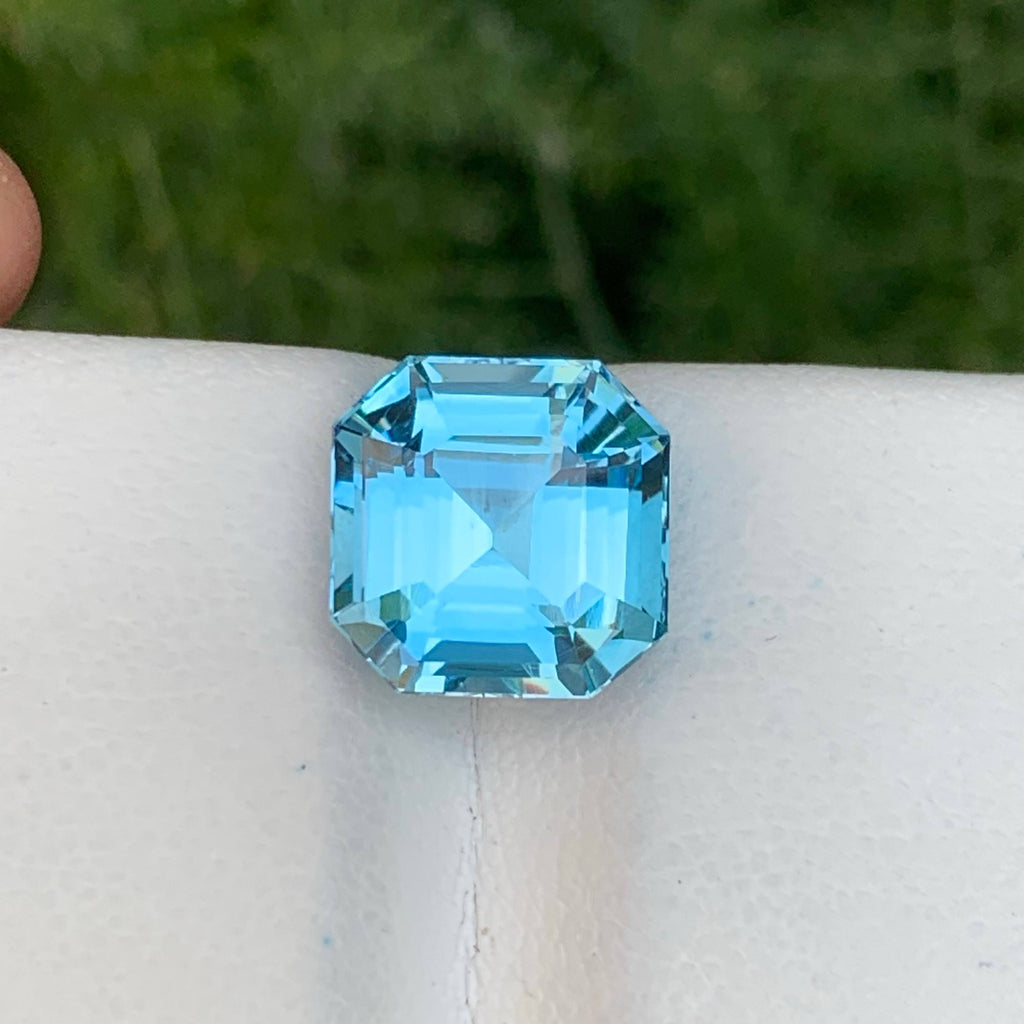7.95 Carats Sky Blue Topaz