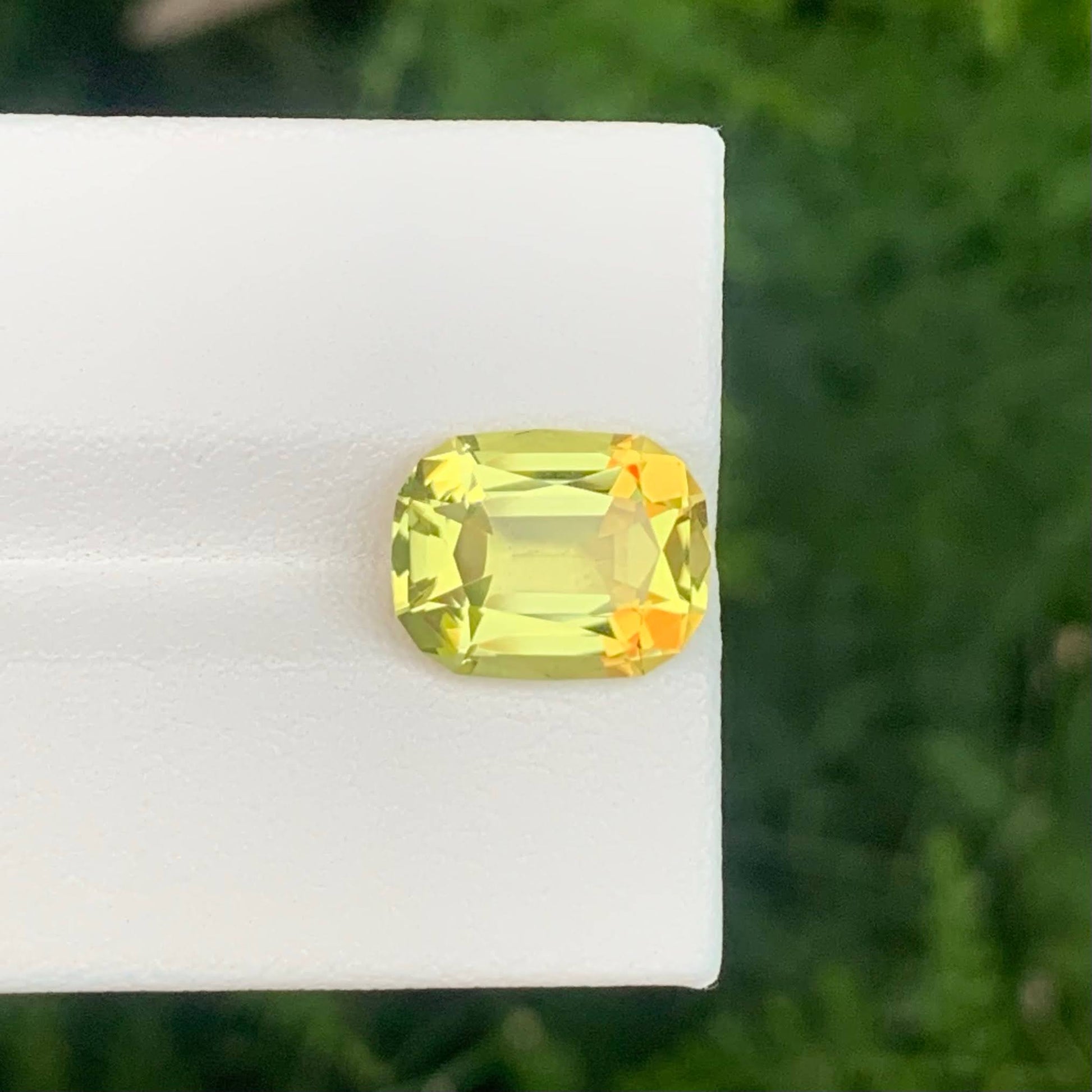 3.55 Carats Lemon Citrine Oval 