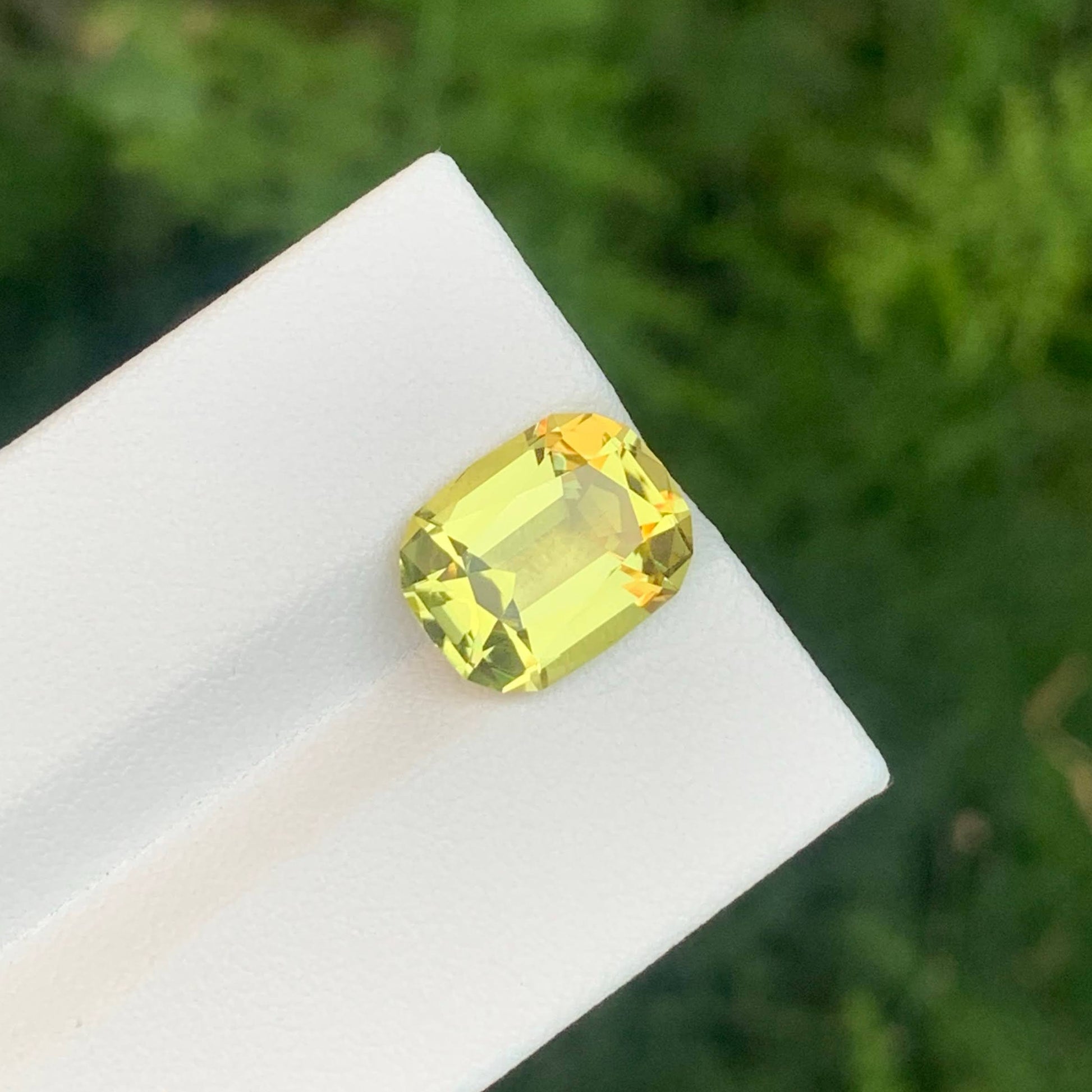 3.55 Carats Lemon Citrine Oval 