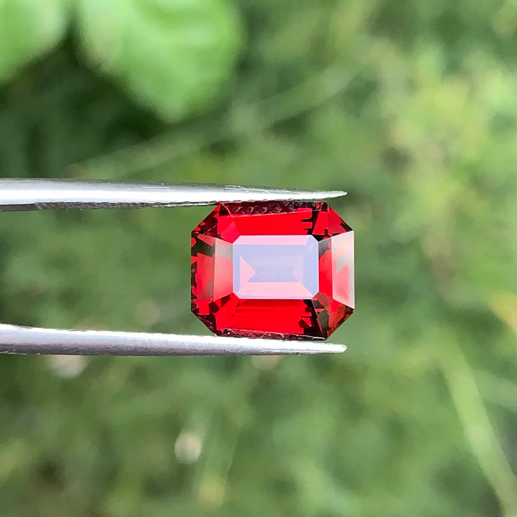 4.65 Ct Natural Sweet Red Garnet Emerald