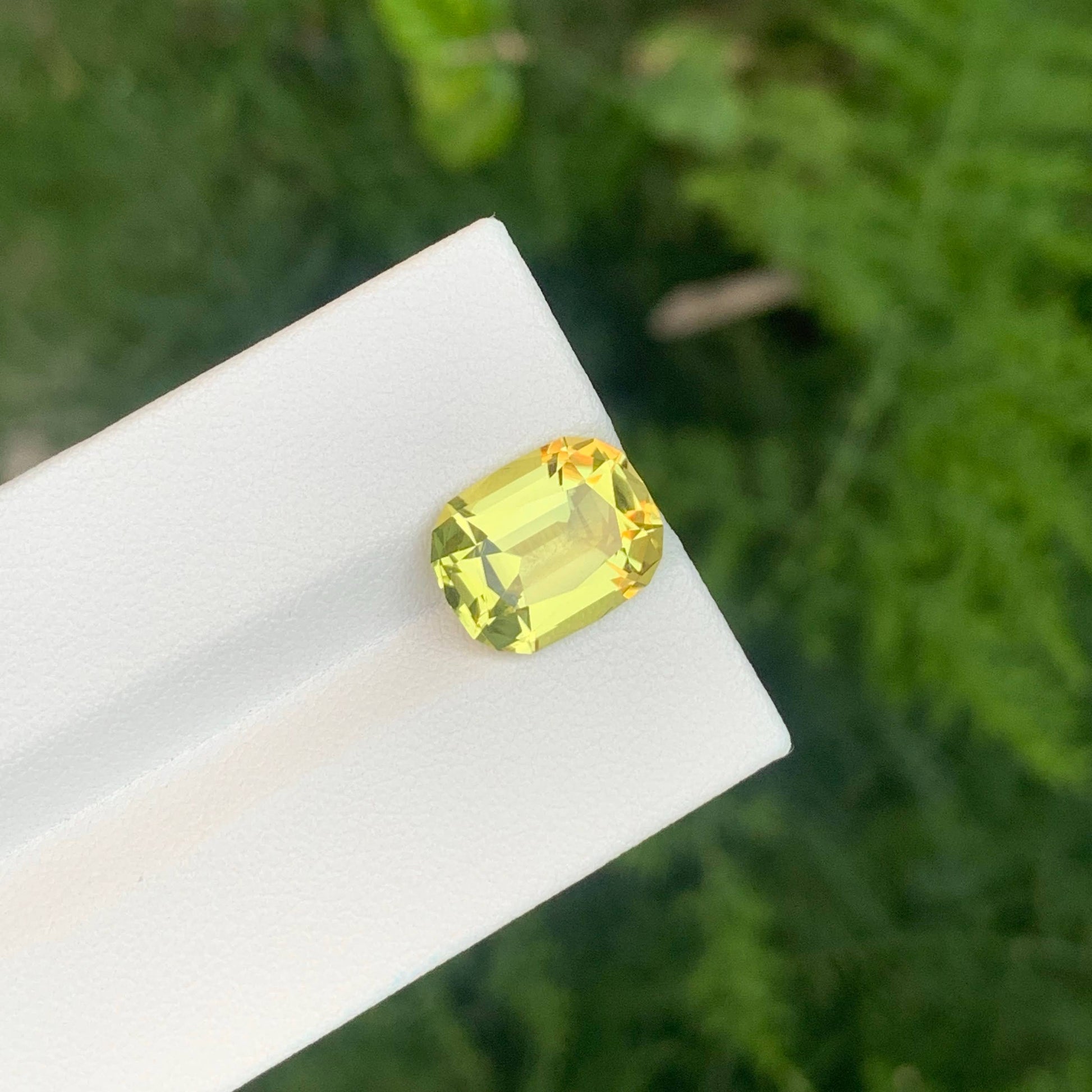 3.55 Carats Lemon Citrine Oval 