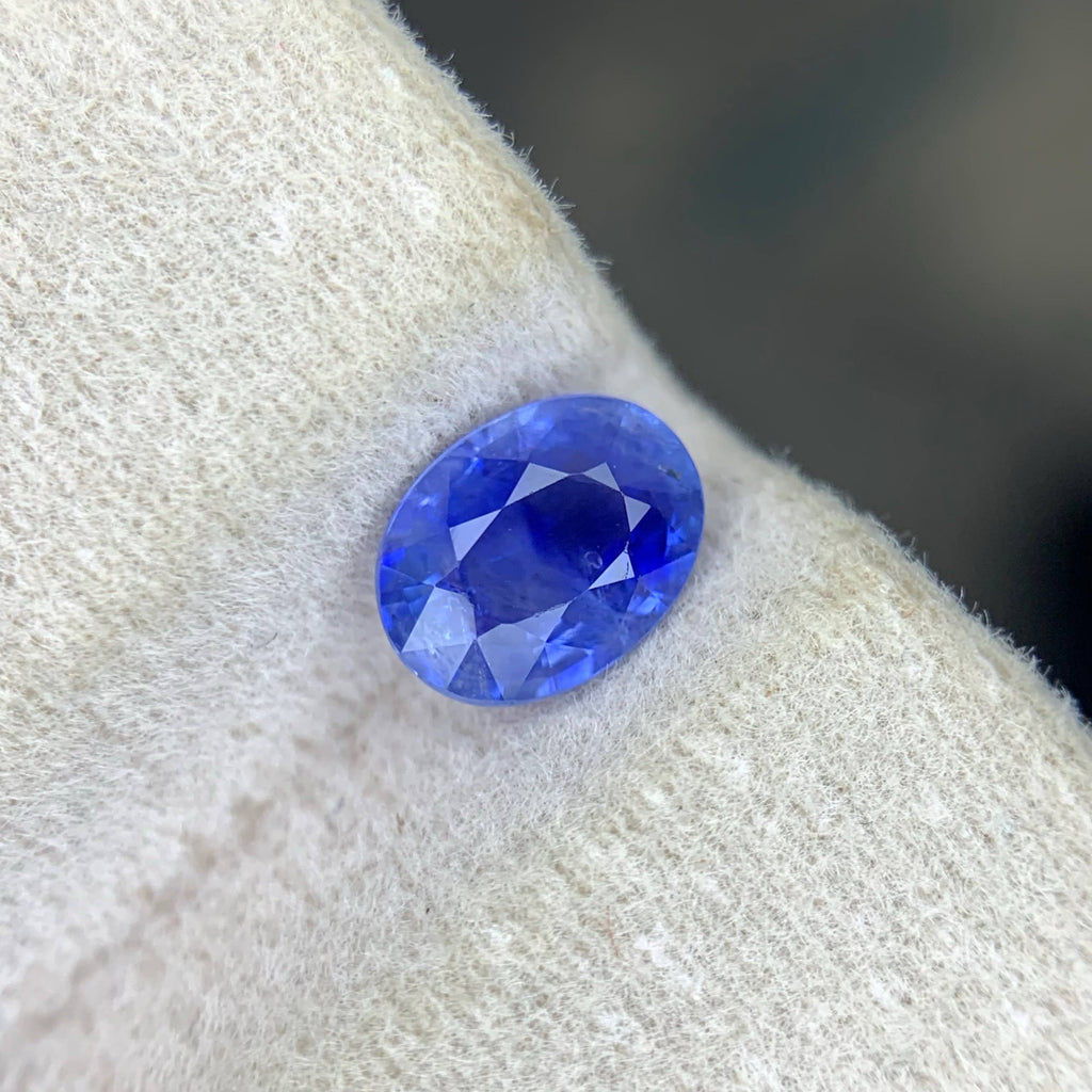 0.85 Carat Natural Loose Blue Color Sapphire Oval Cut Sri Lankan Gemstone